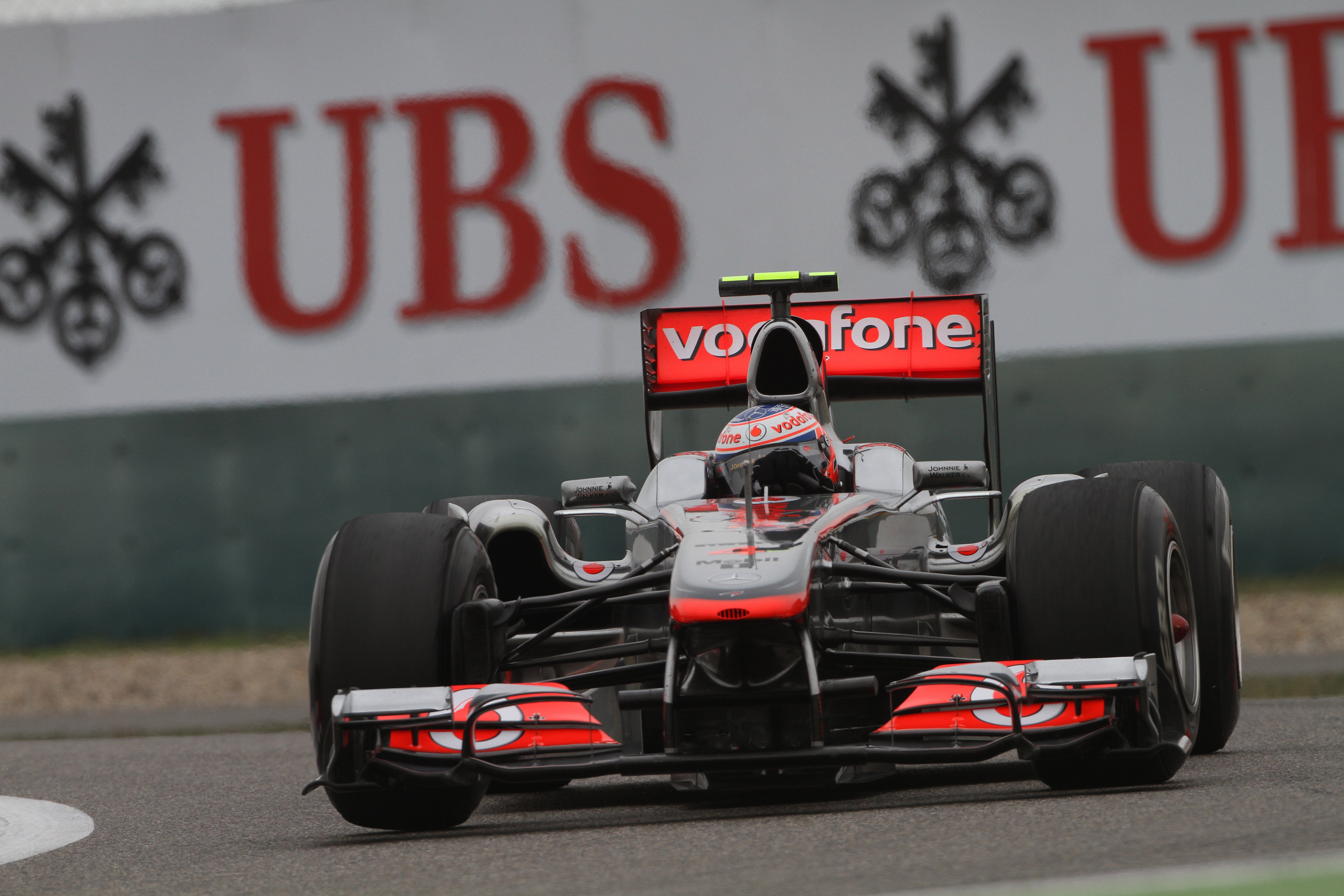 Button houdt vierde plaats over aan zware race