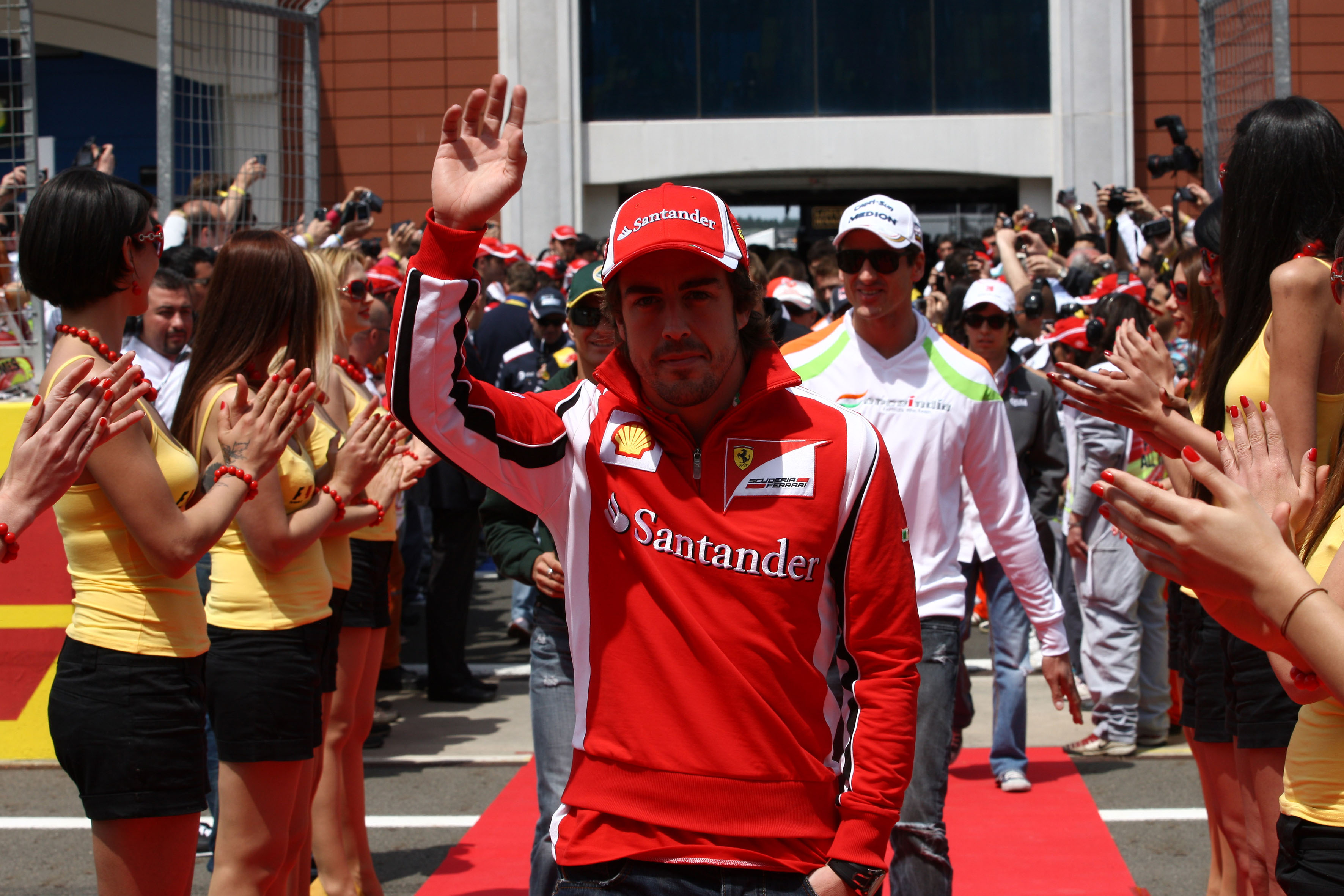 Alonso blijft overtuigd van titelkansen