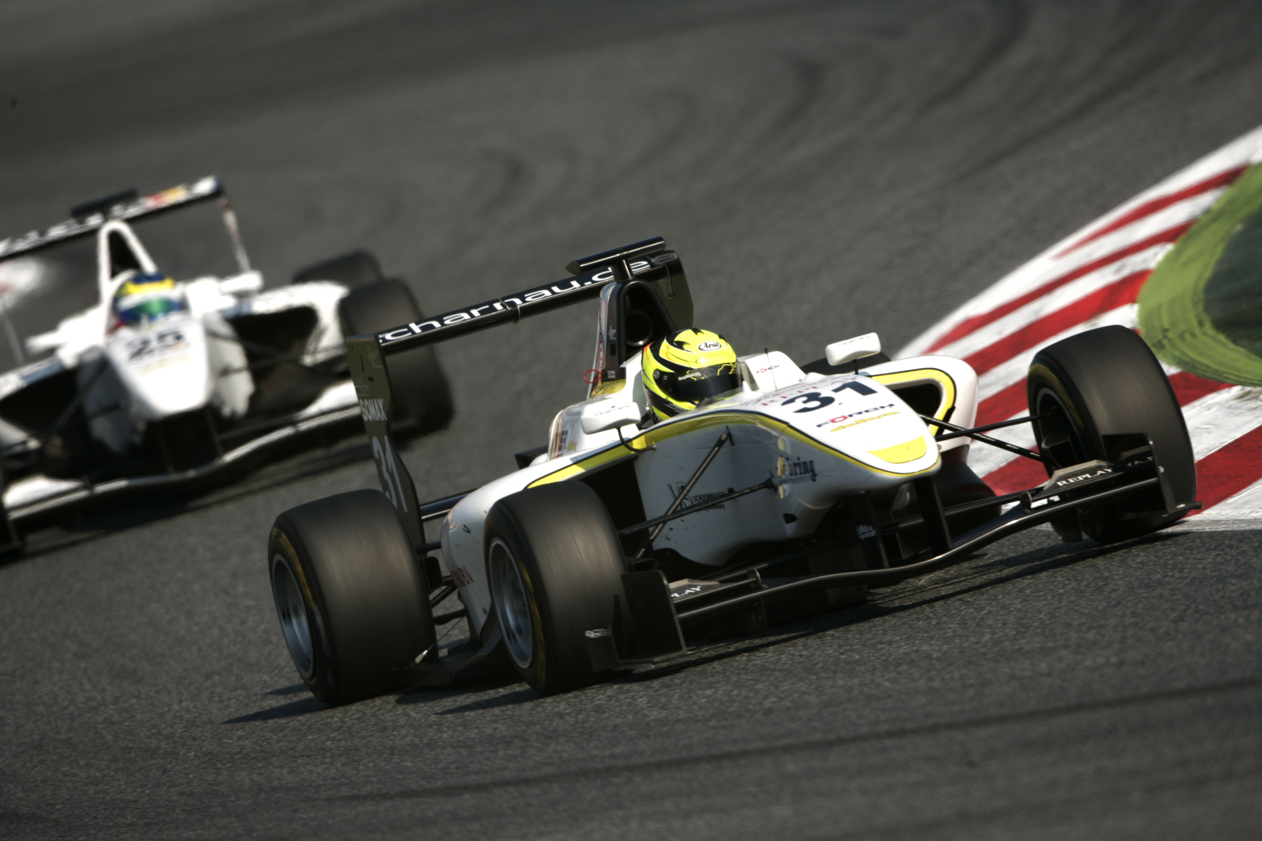 Melker behoudt leiding GP3 Series