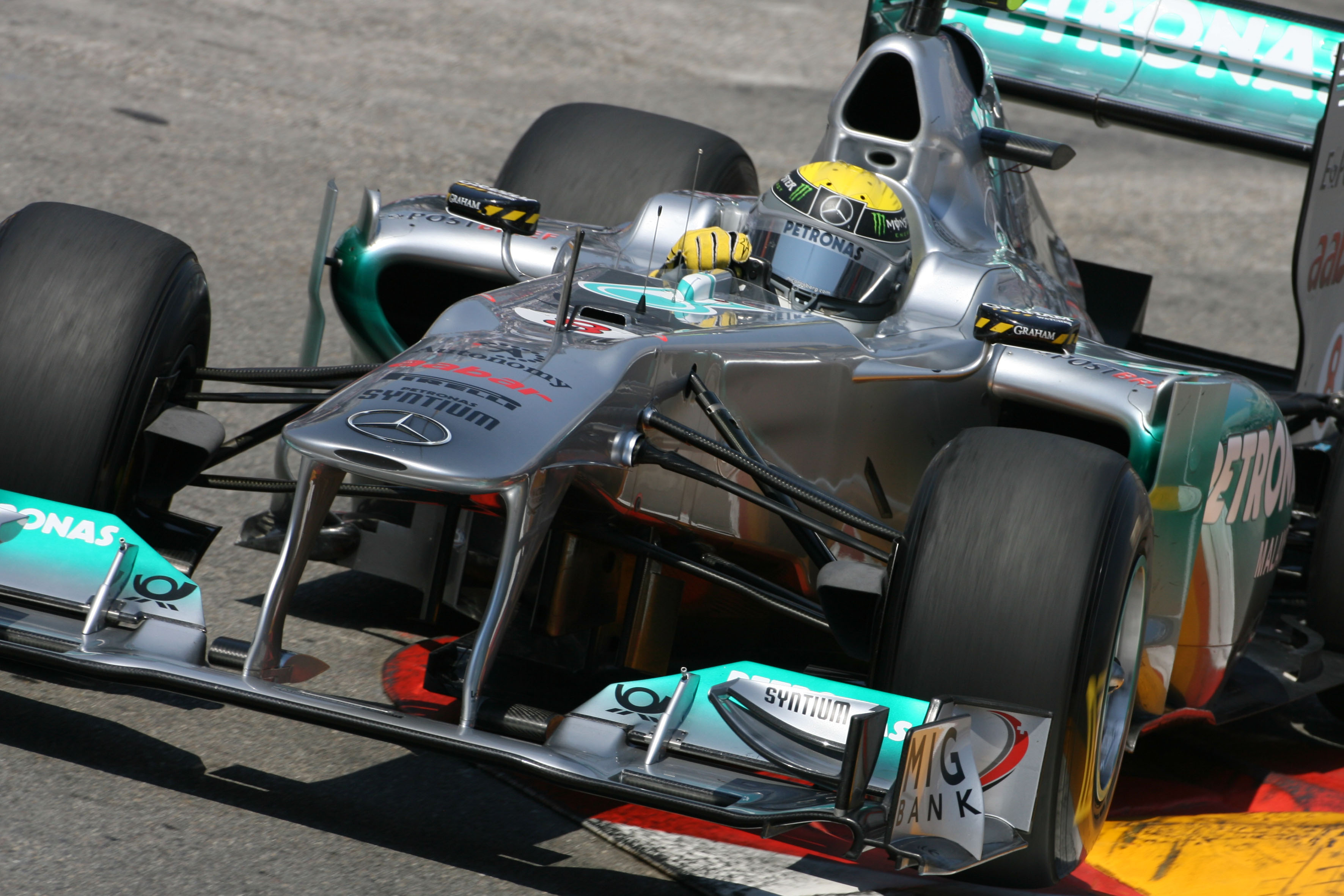 Rosberg gaat goed van start in Monaco