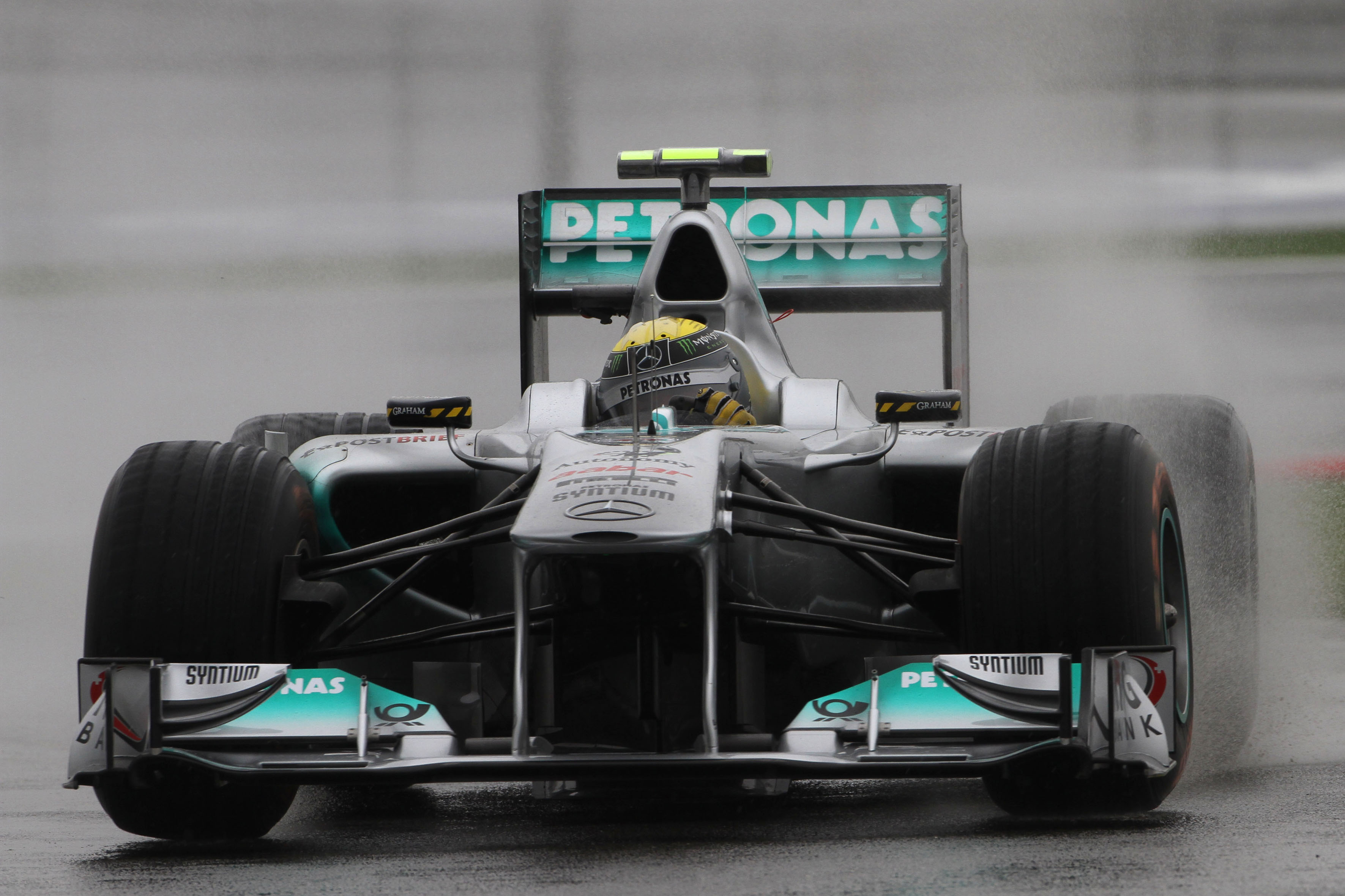 Rosberg ziet kans om Ferrari voor te blijven