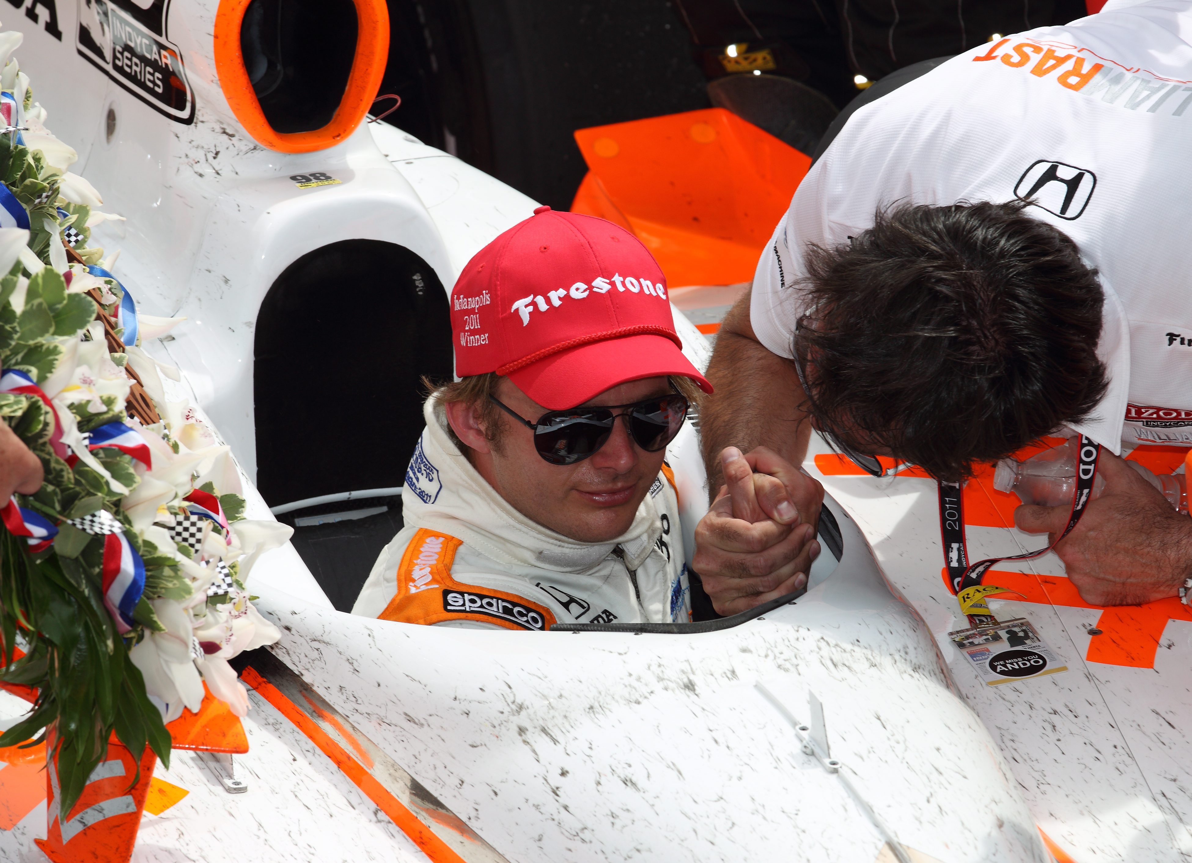 Wheldon wint jubileumeditie Indy 500