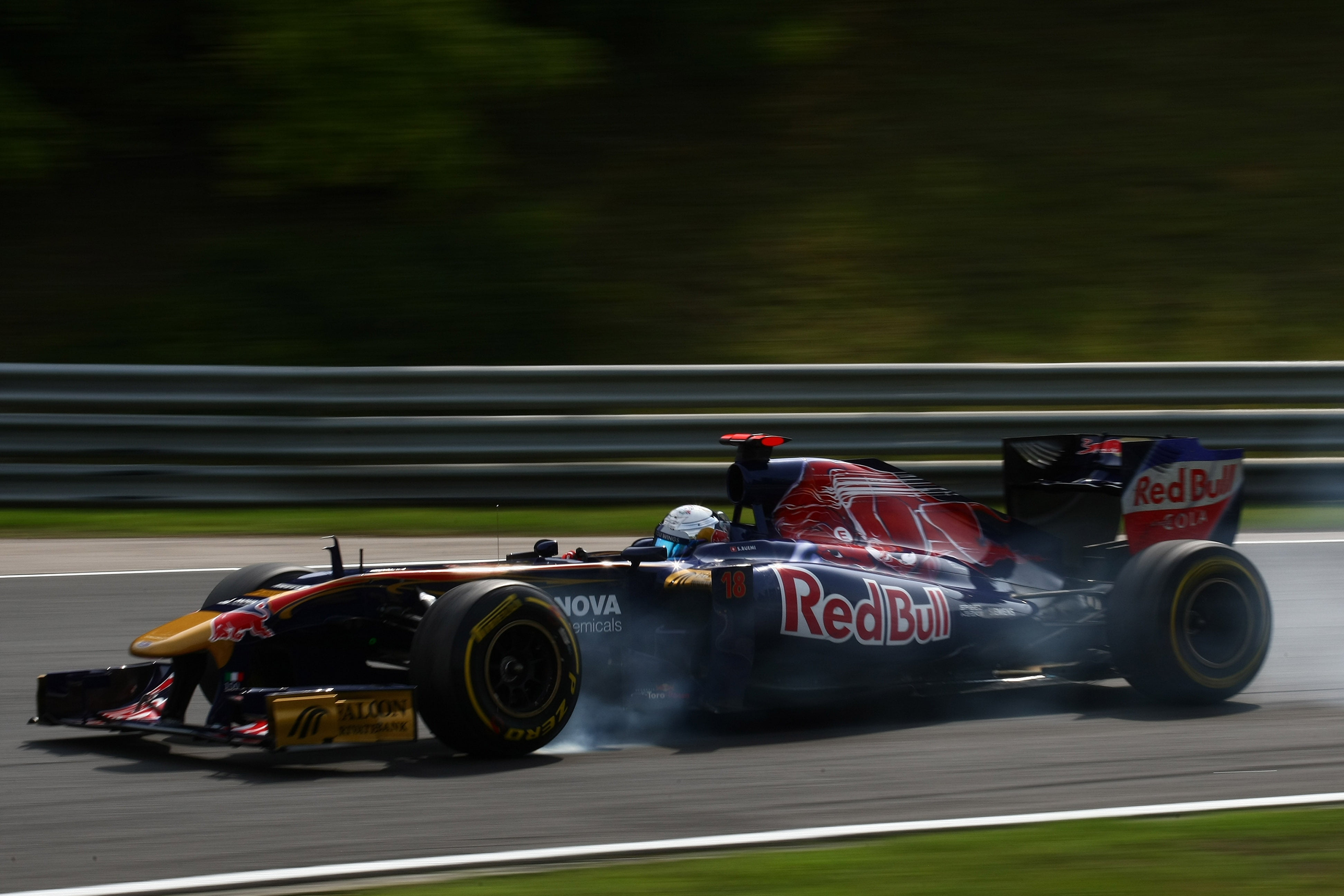 Buemi spaart banden vanwege gridstraf