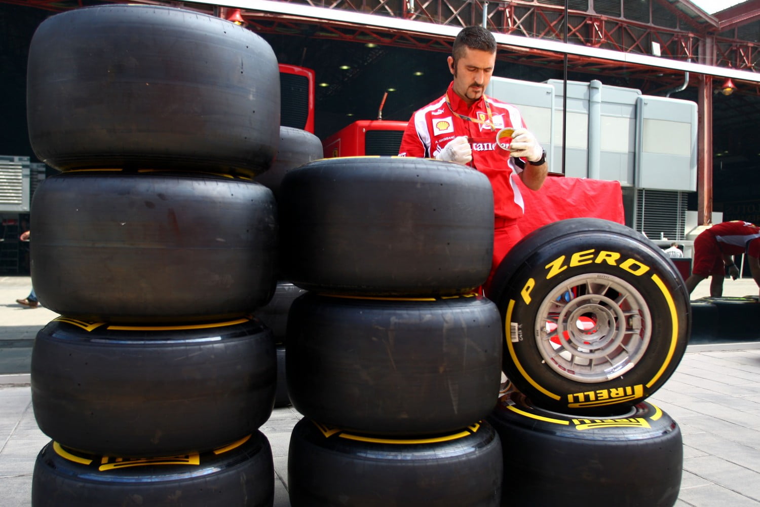 Pirelli test hardere zachte band op vrijdag