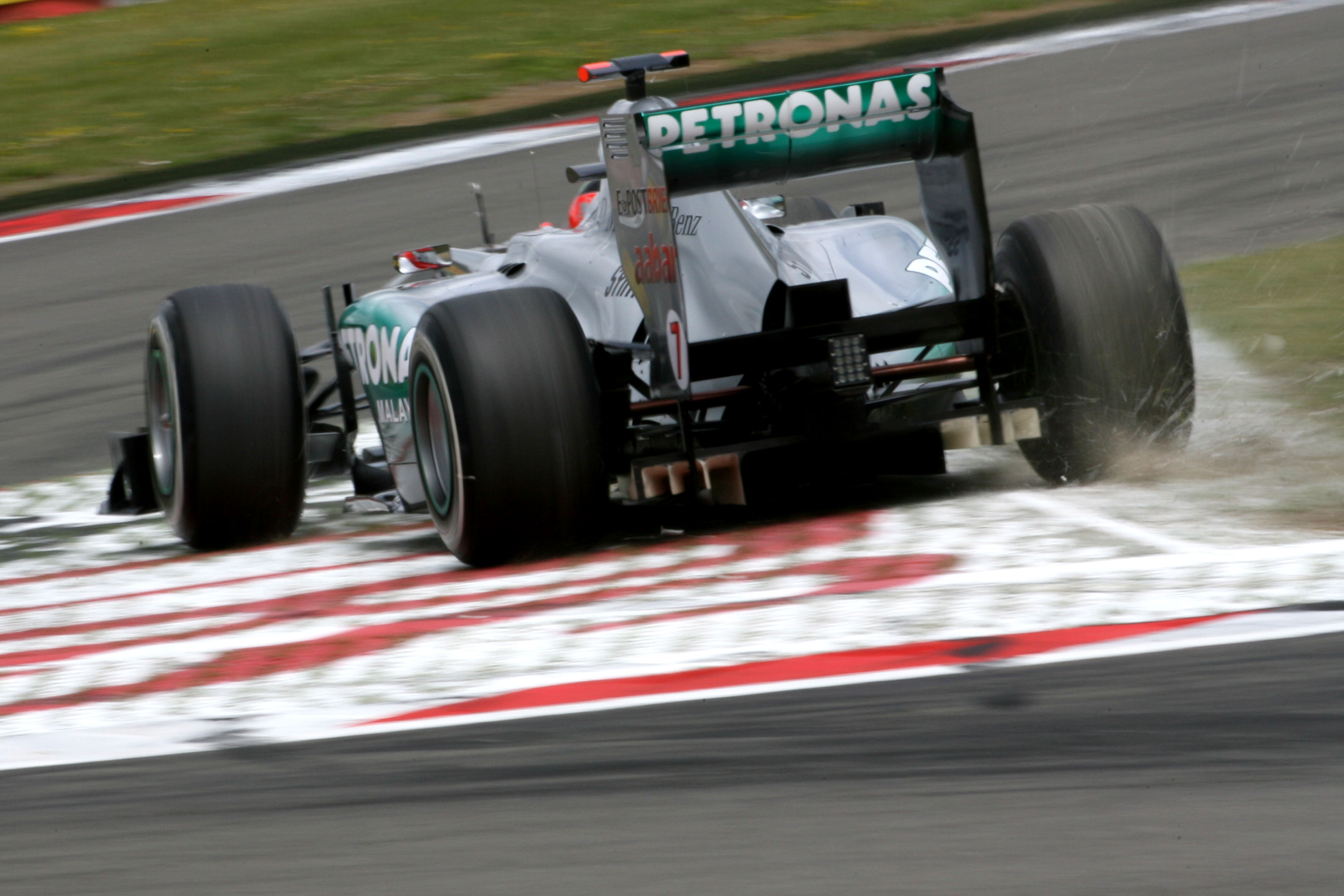 Mercedes GP ziet genoeg ruimte voor verbetering