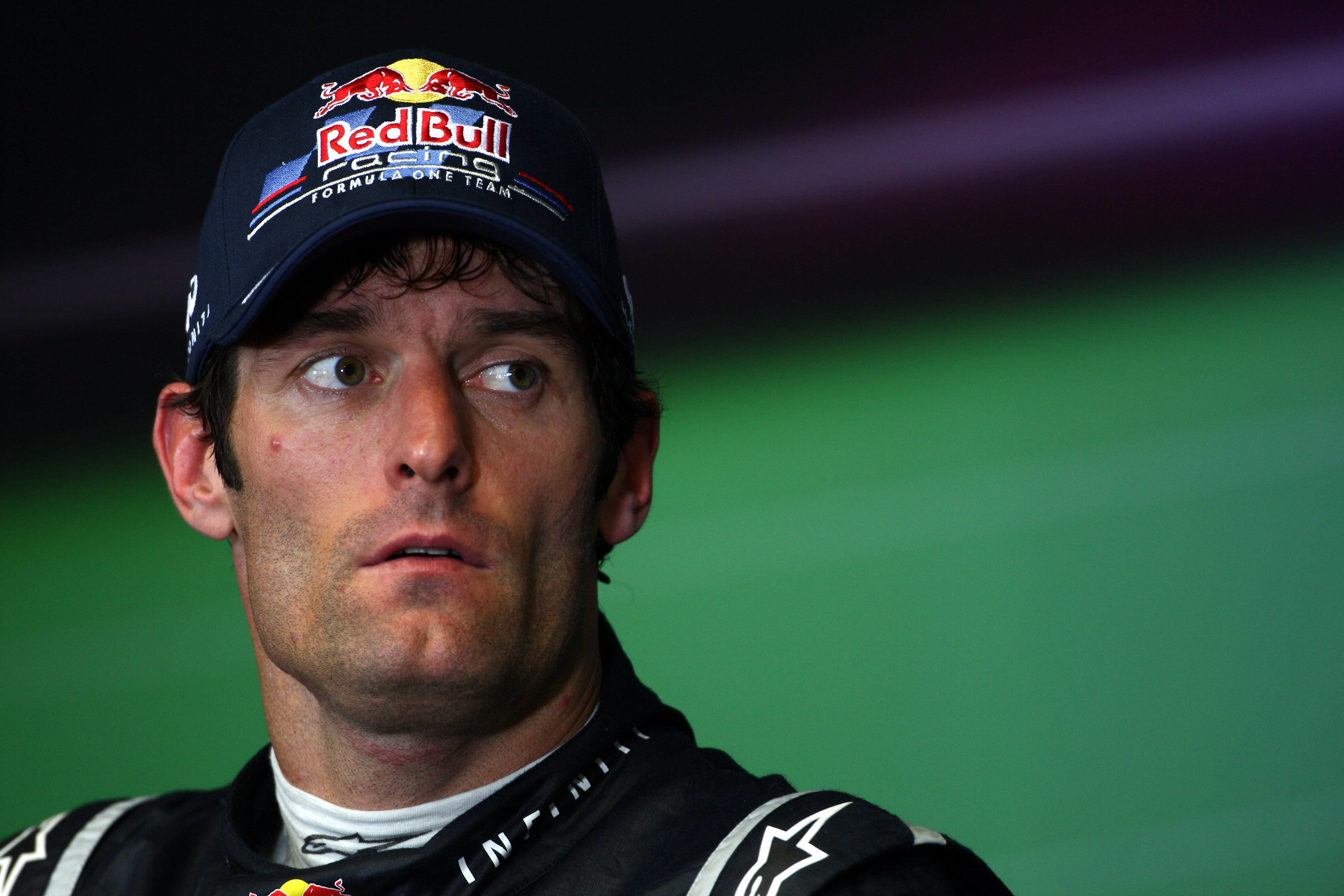 VT1: Webber snelst op nat Silverstone