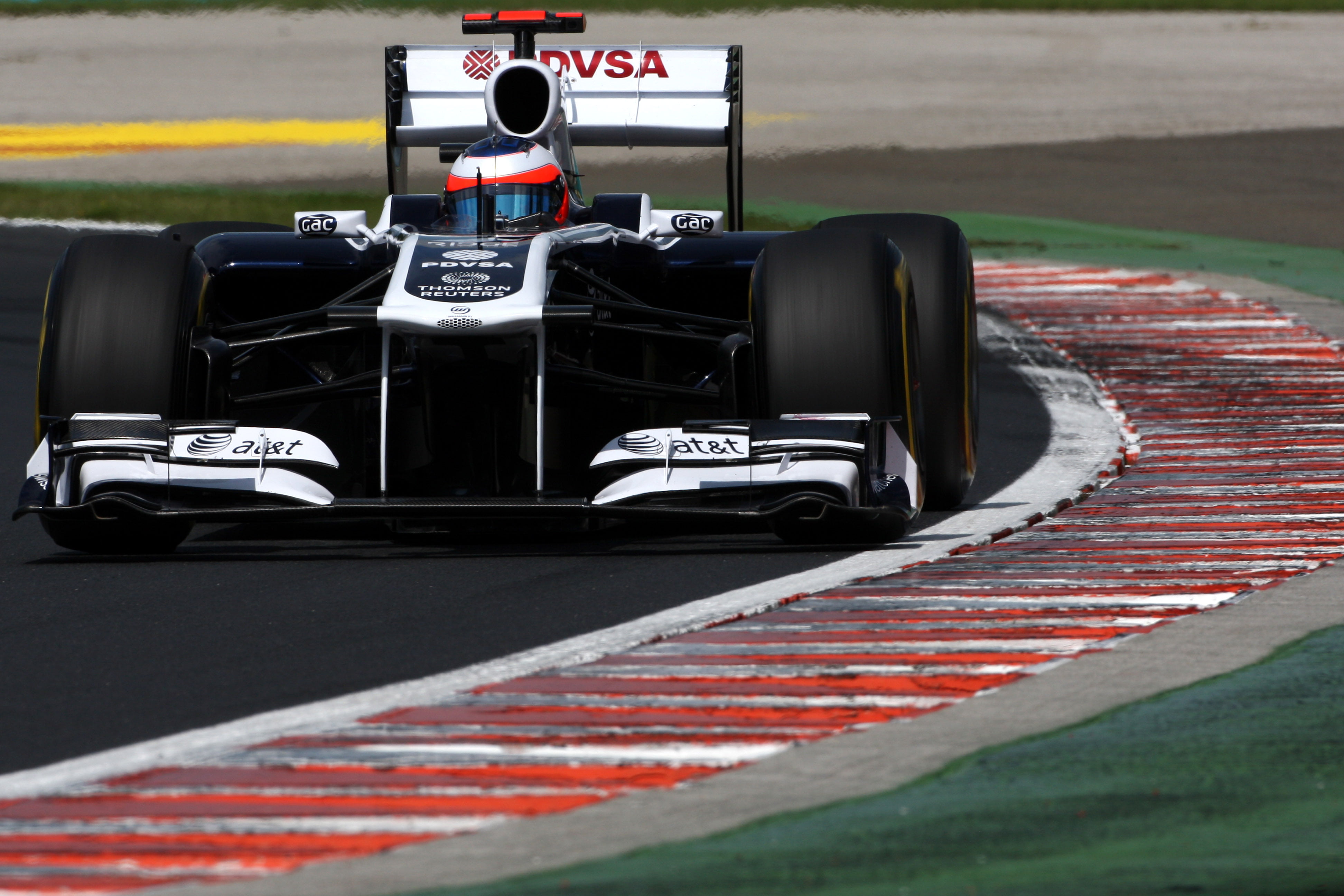 Williams spaart banden voor de race