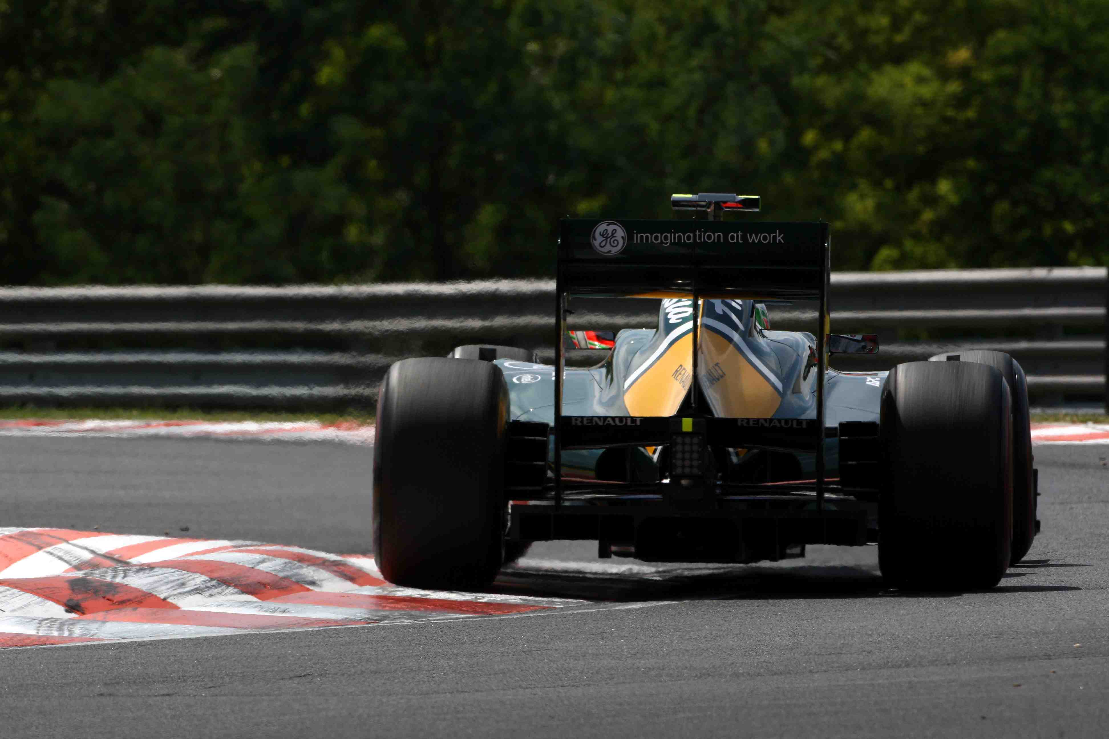 Trulli: ‘FIA moet beter op achterveld letten’