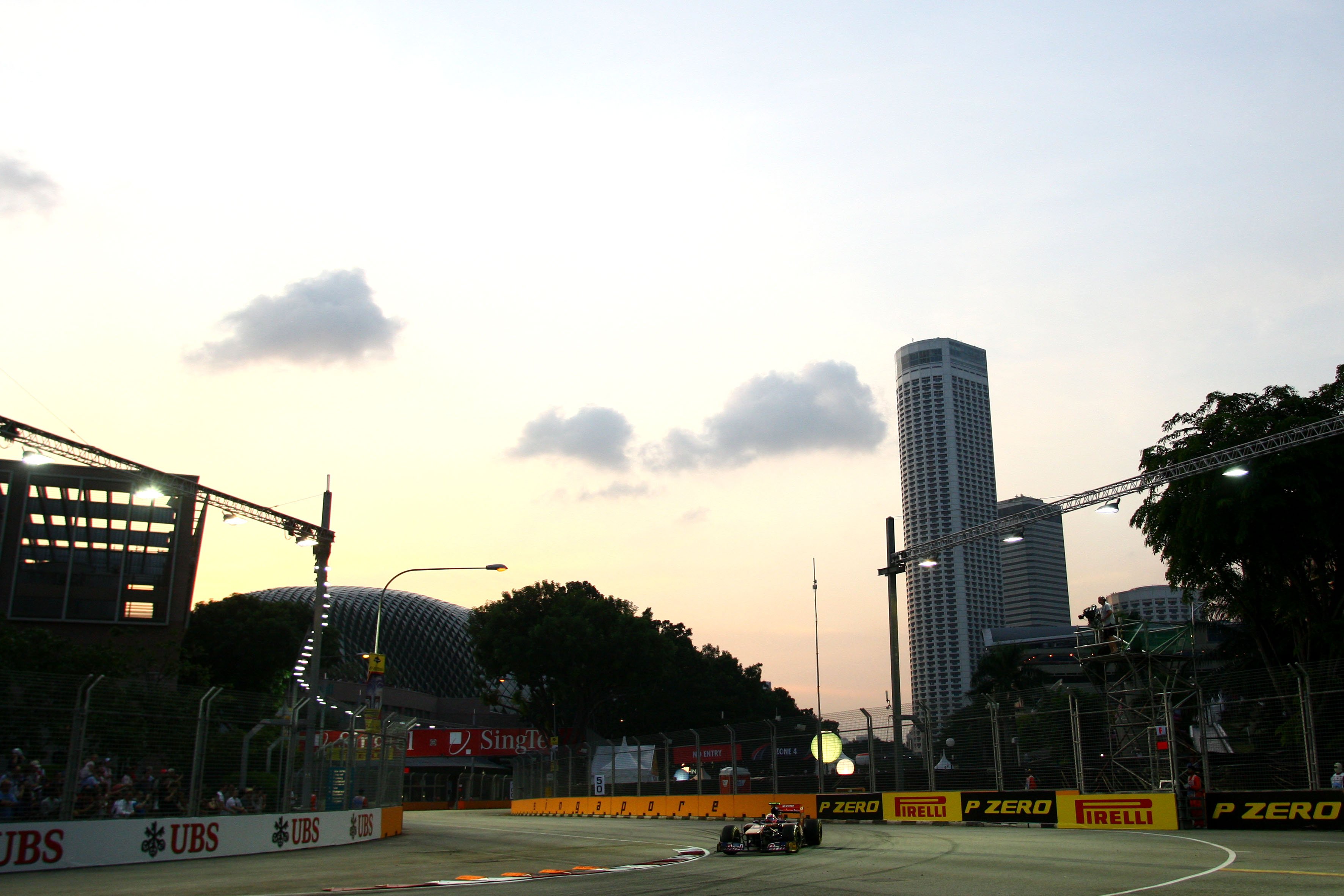 Buemi loopt lichte averij op