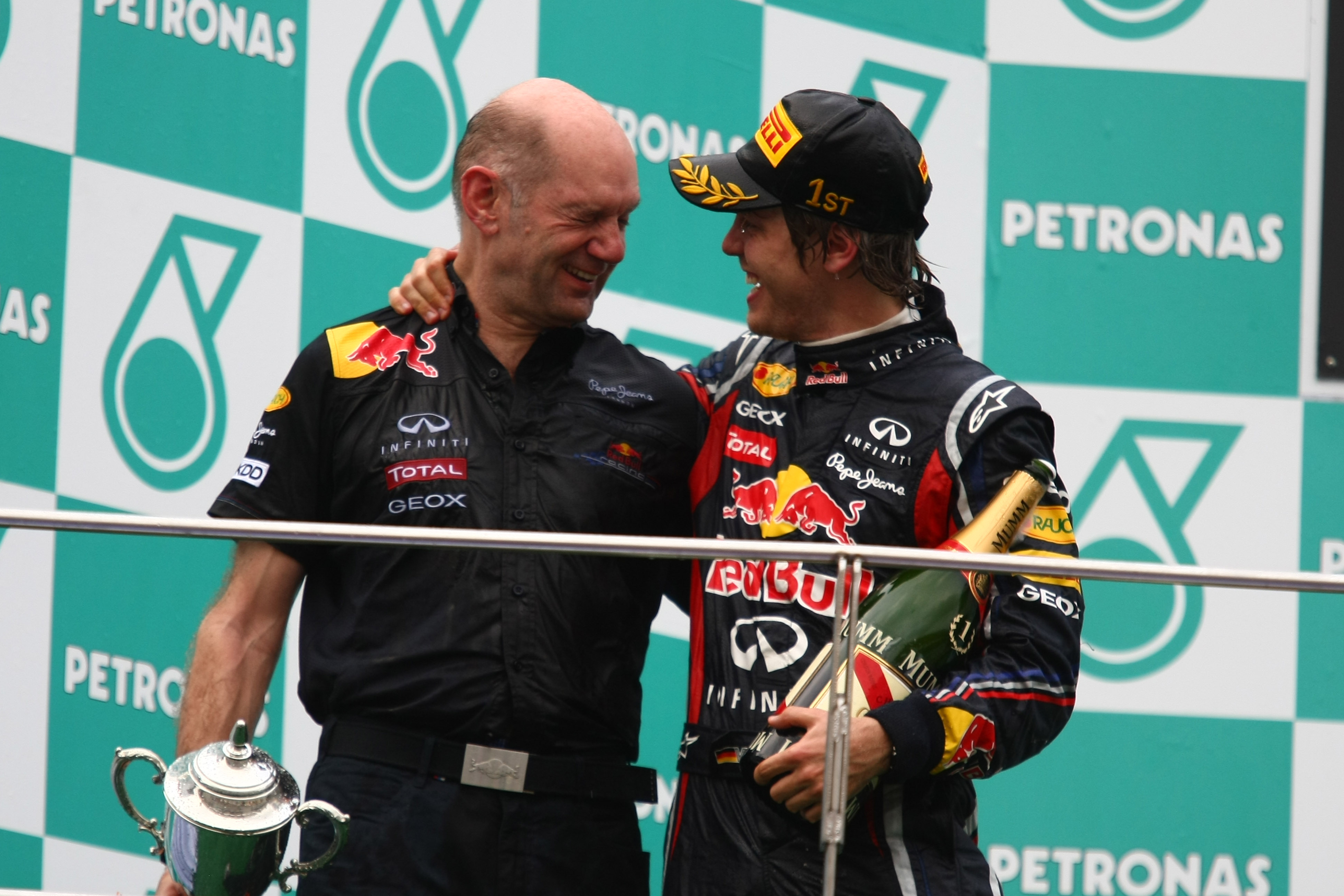 Newey: ‘Vettel wil de titel in stijl winnen’