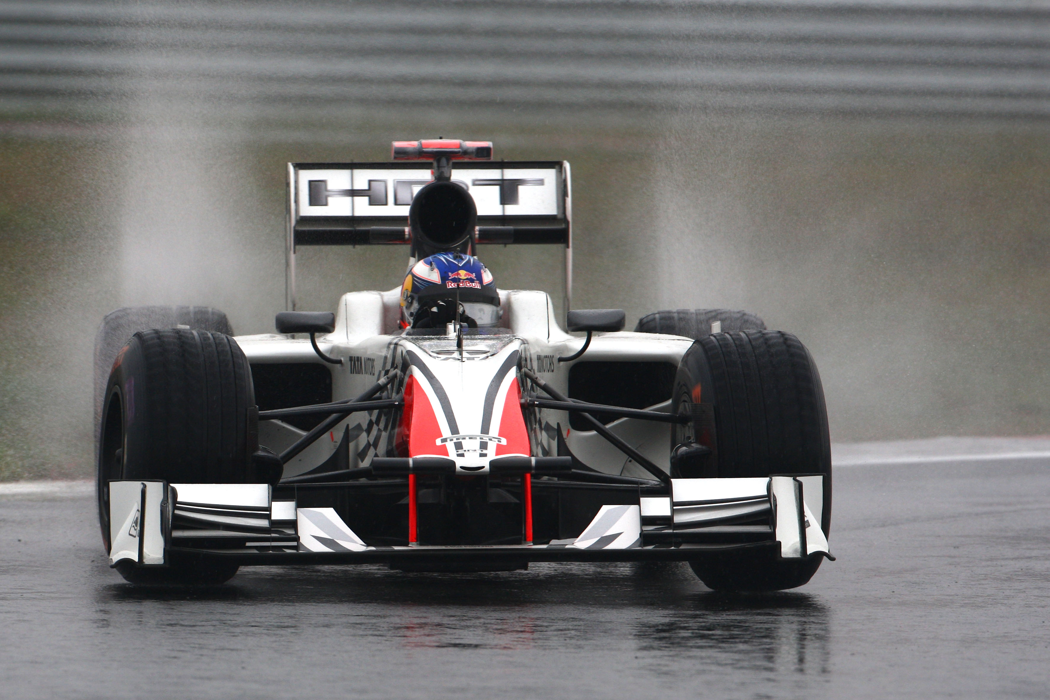 Bij HRT is alleen Ricciardo blij met de regen