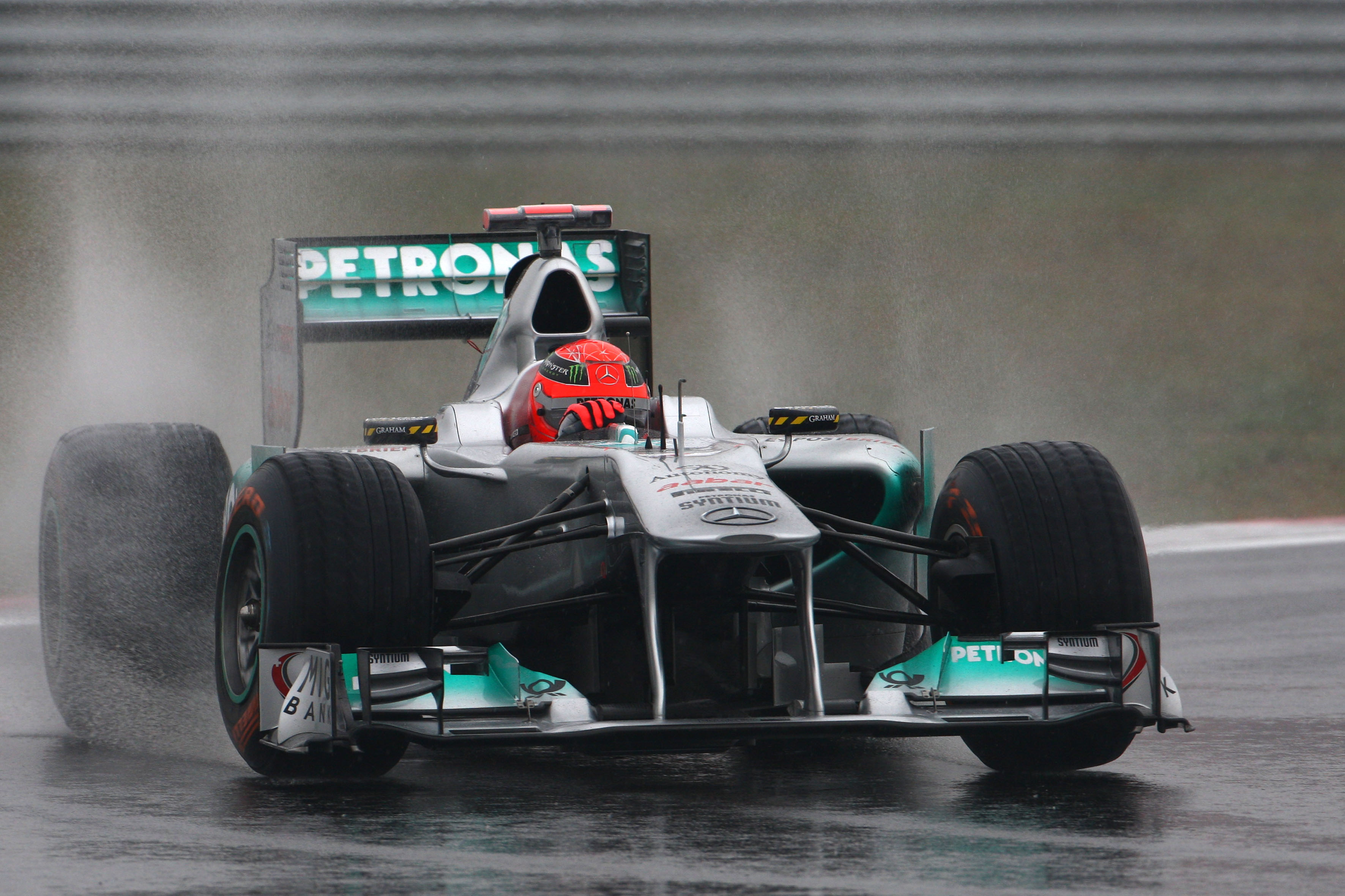 VT1: Schumacher snelste in waterballet