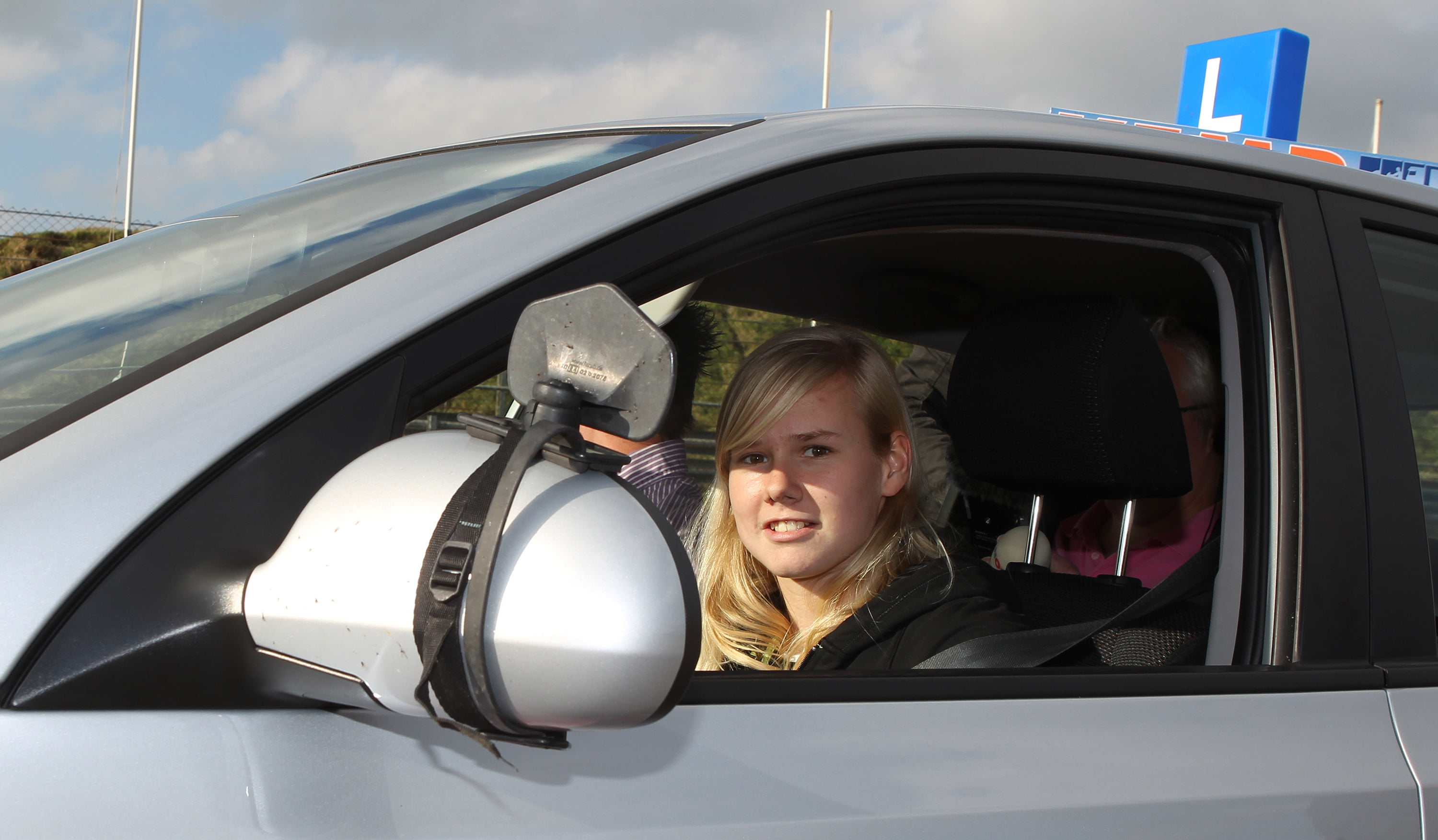 Racetalent Beitske Visser boegbeeld voor rijlescampagne