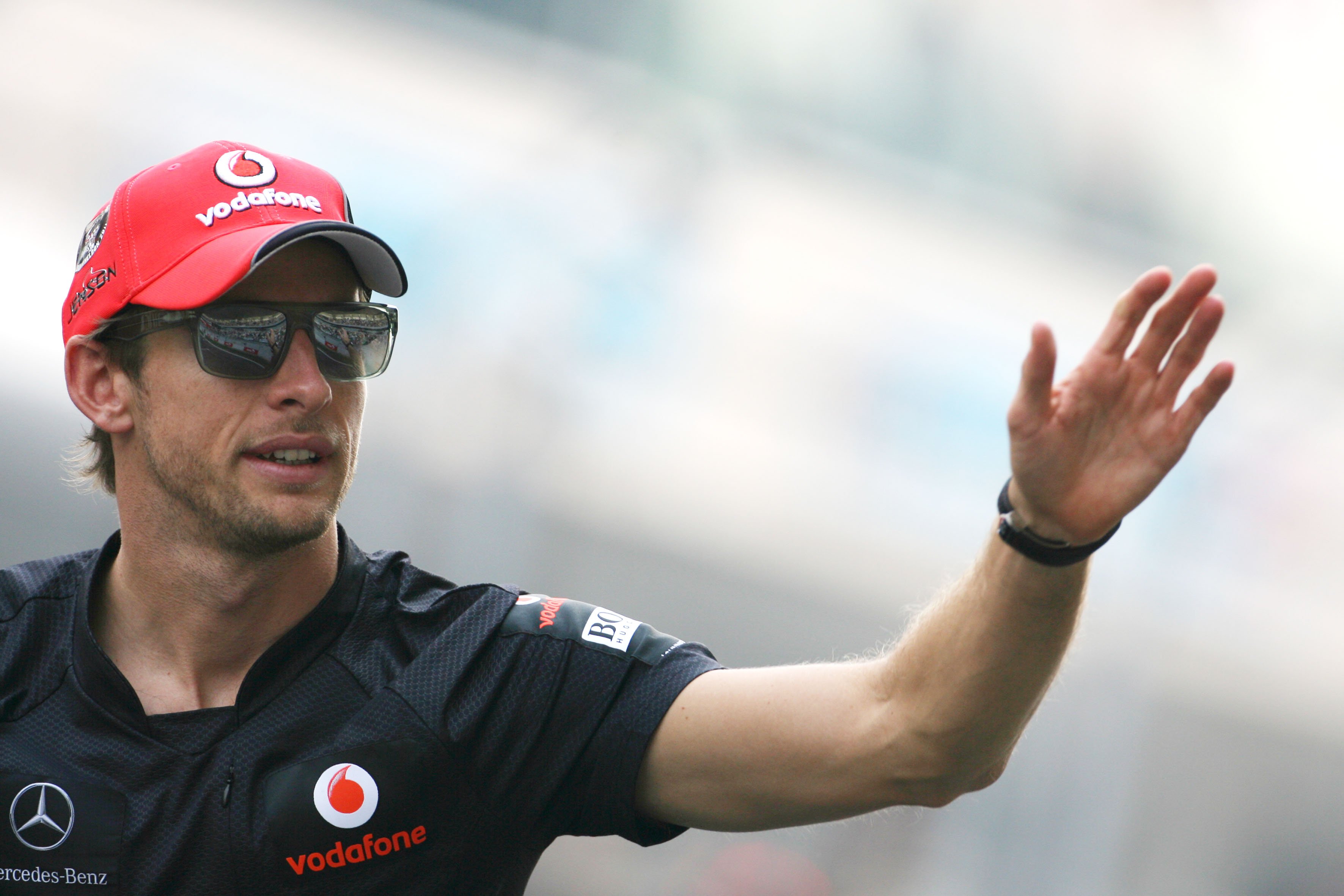 VT1: Button snelste in Abu Dhabi