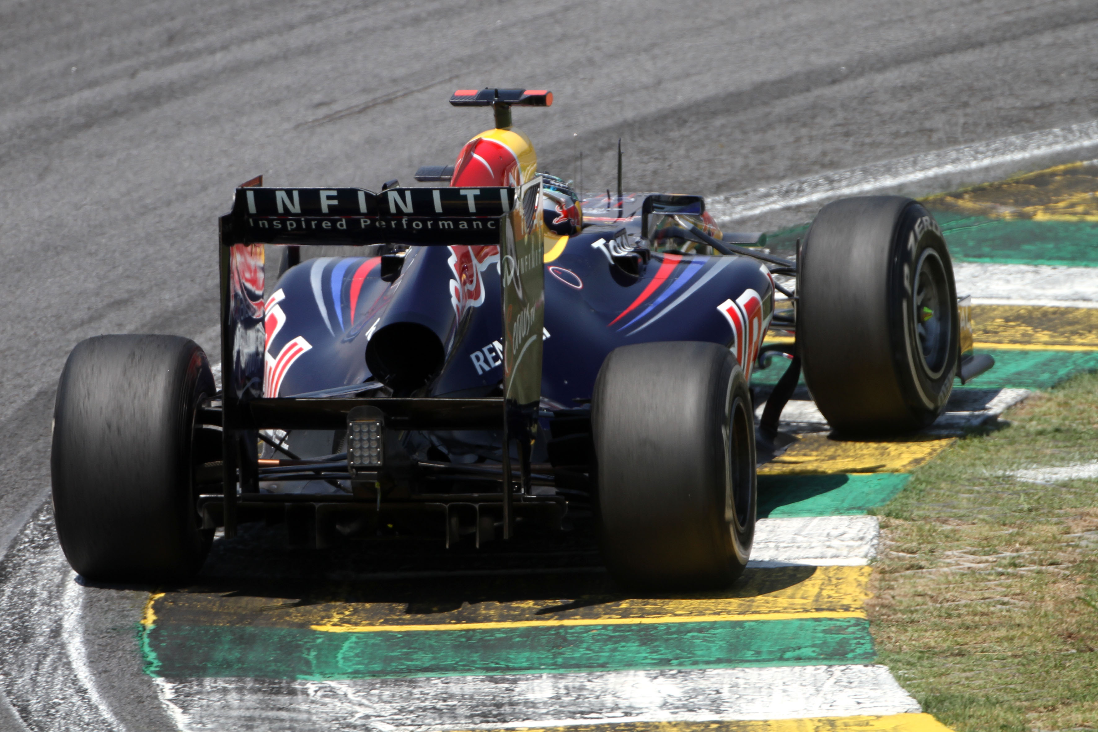 VT3: Vettel snelste in slottraining