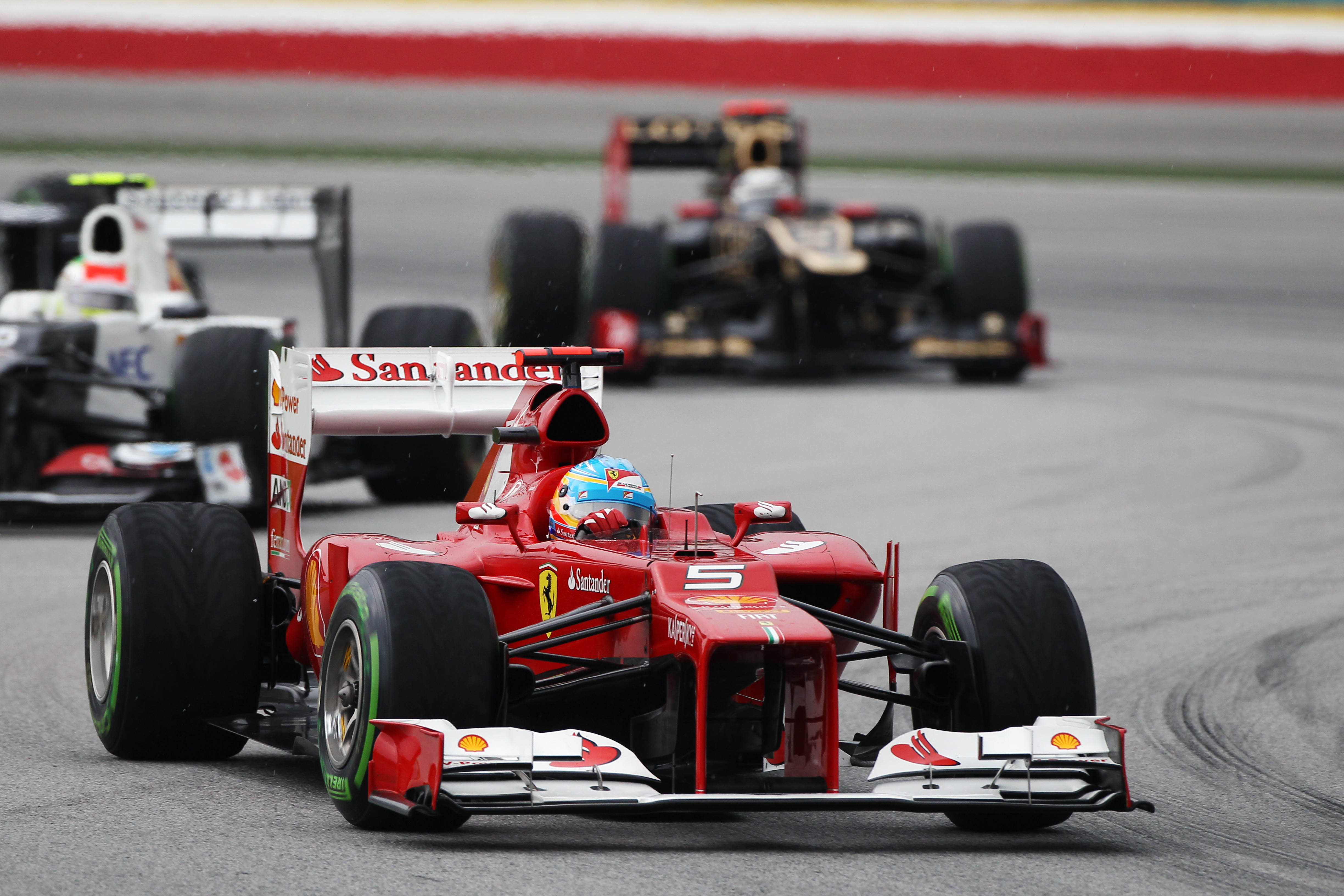 Race: Alonso geeft Ferrari ademruimte