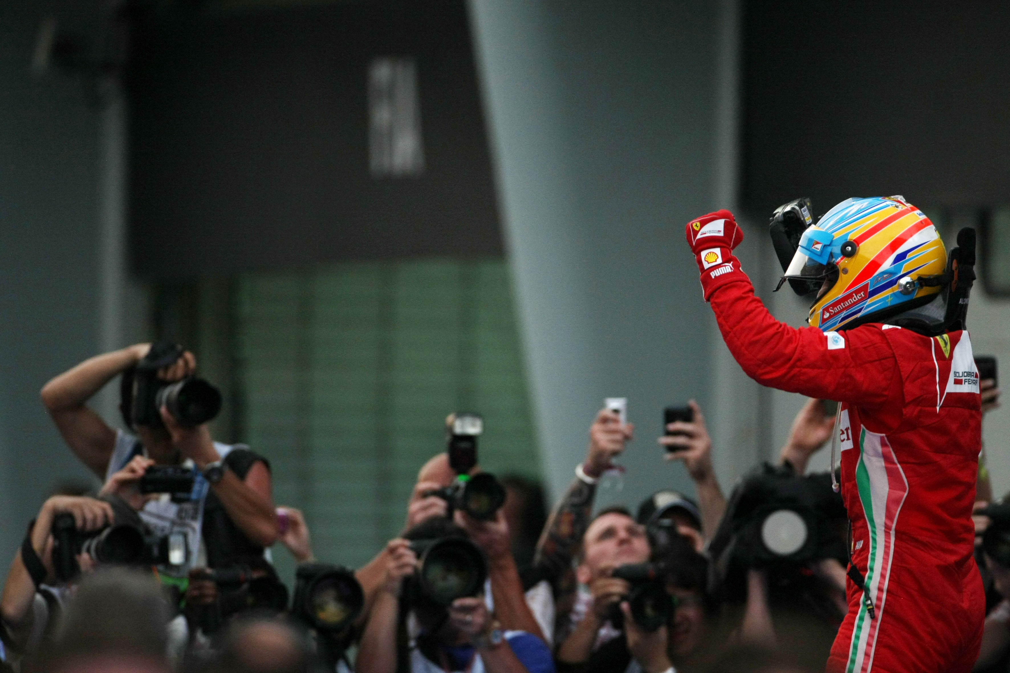 Alonso: ‘Zege verandert niets aan situatie Ferrari’