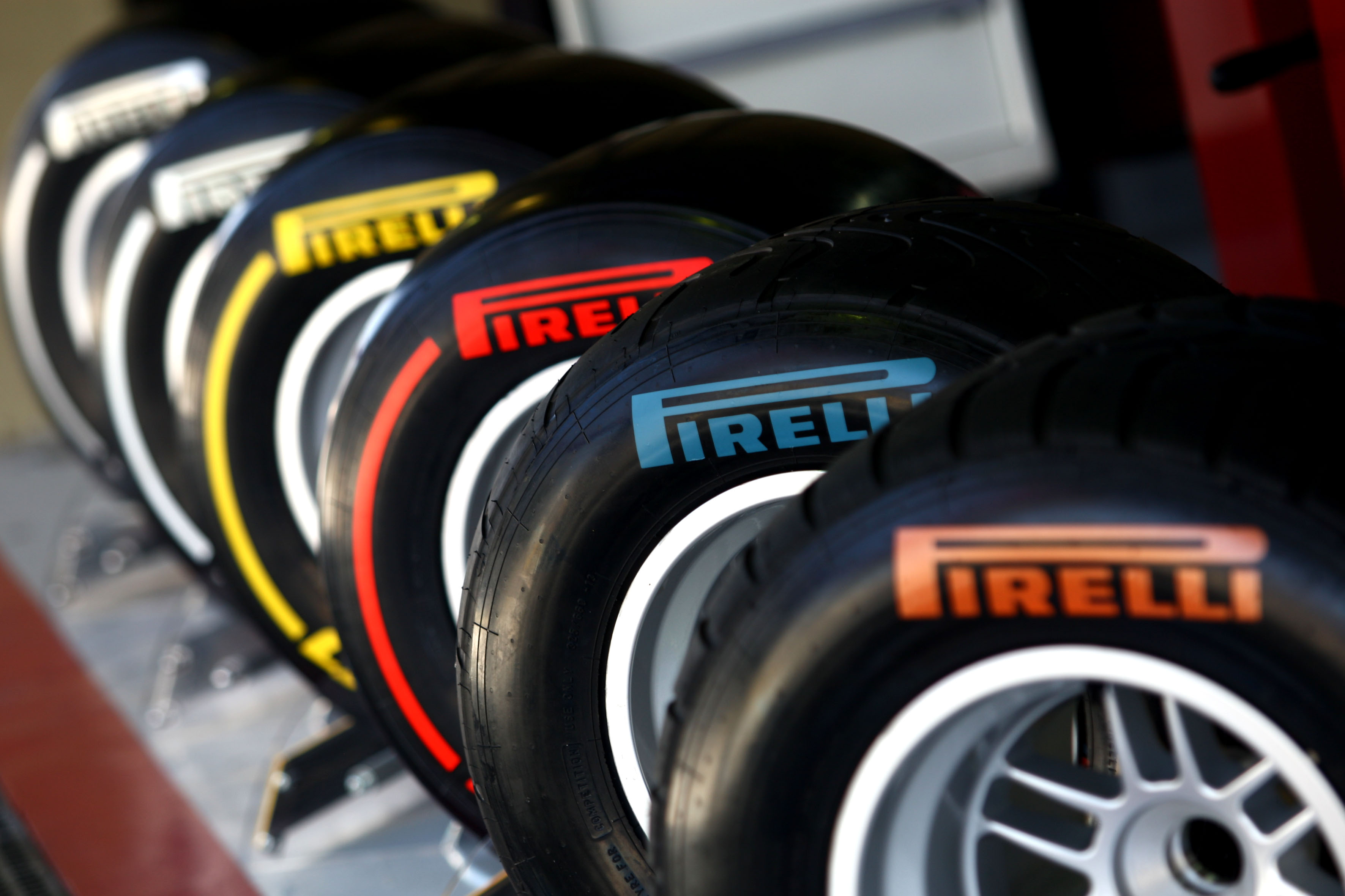 Pirelli gaat Renault R30 gebruiken als testauto