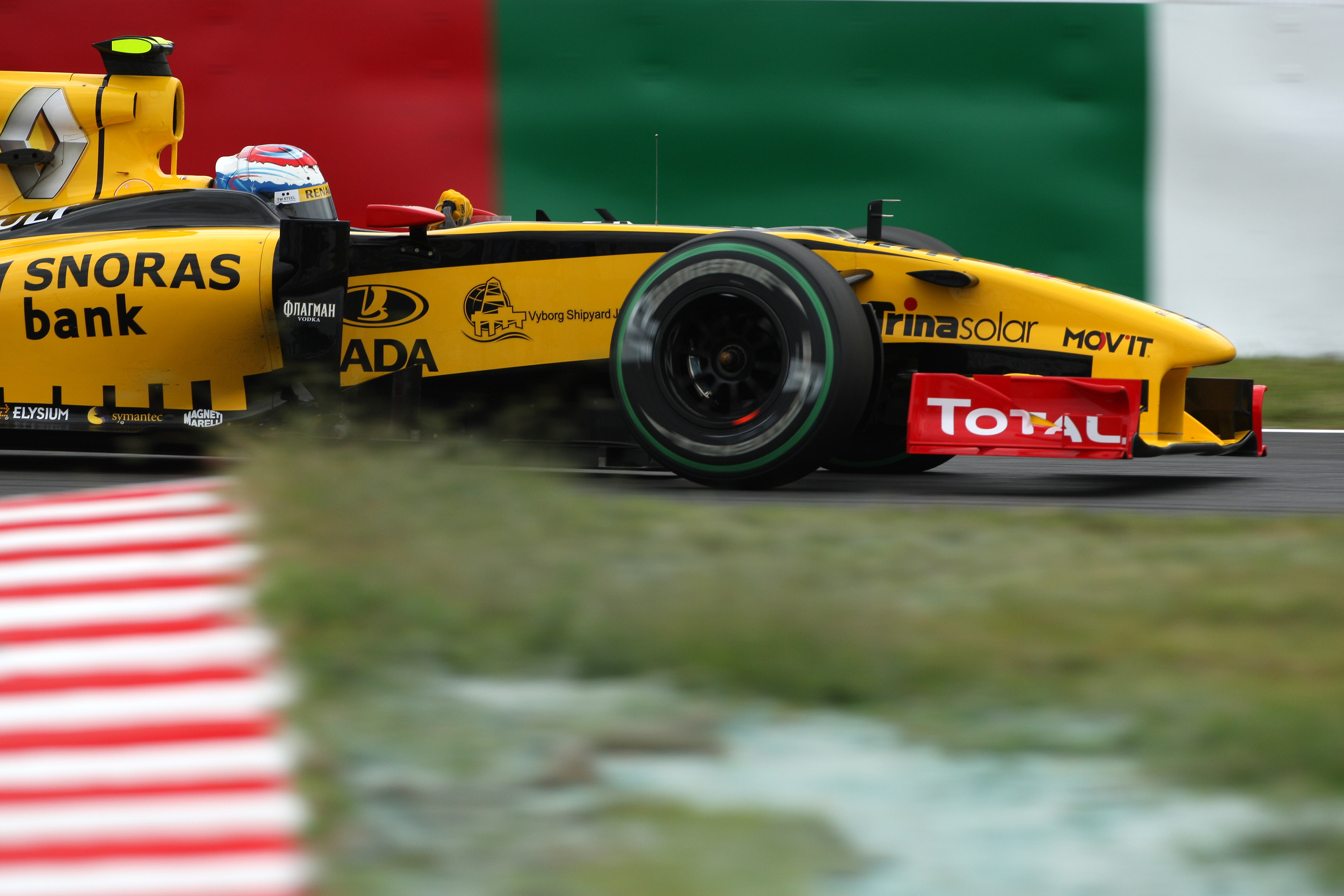 Pirelli nodigt teams uit voor eerste test met oude Renault