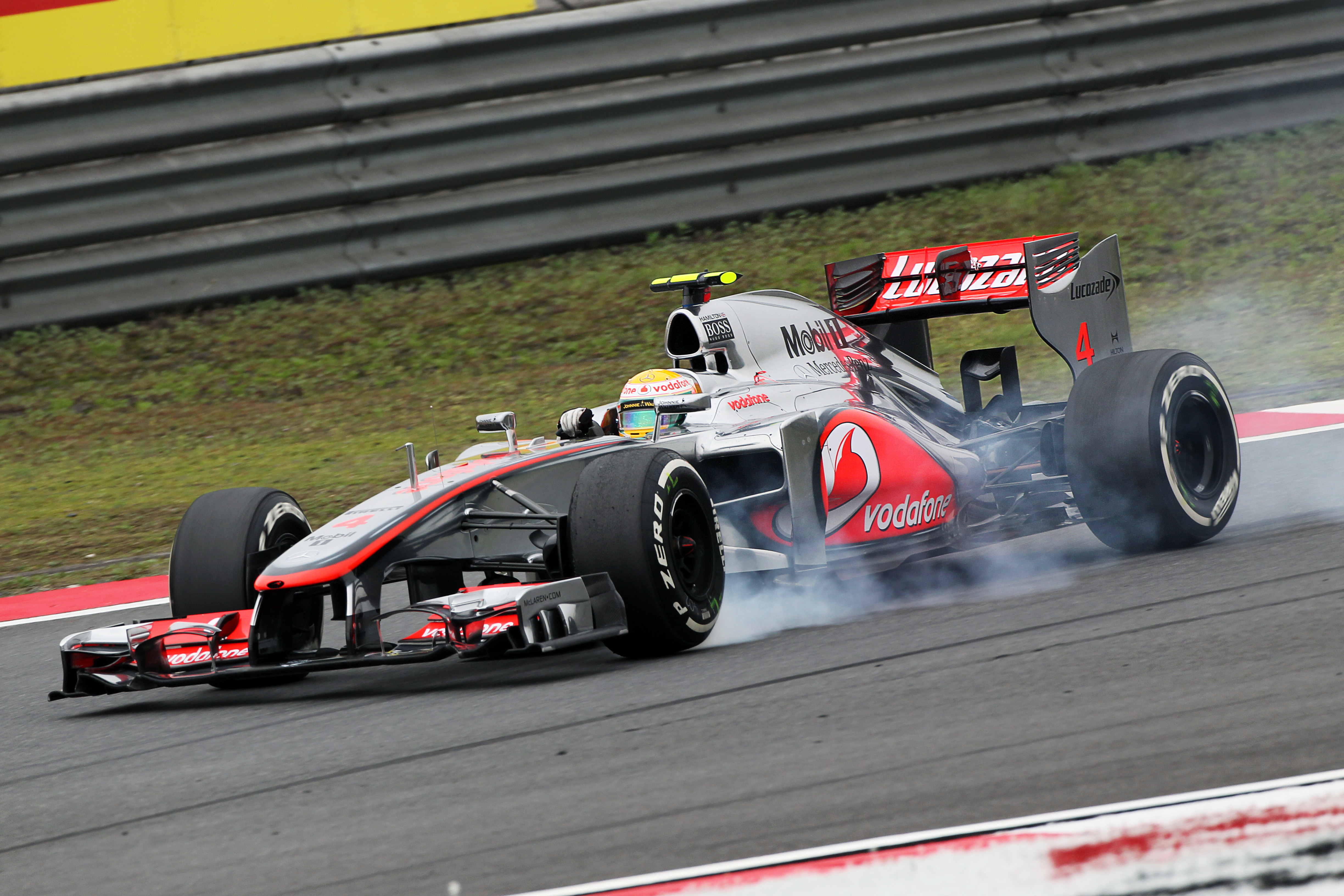 VT3: McLaren komt op stoom