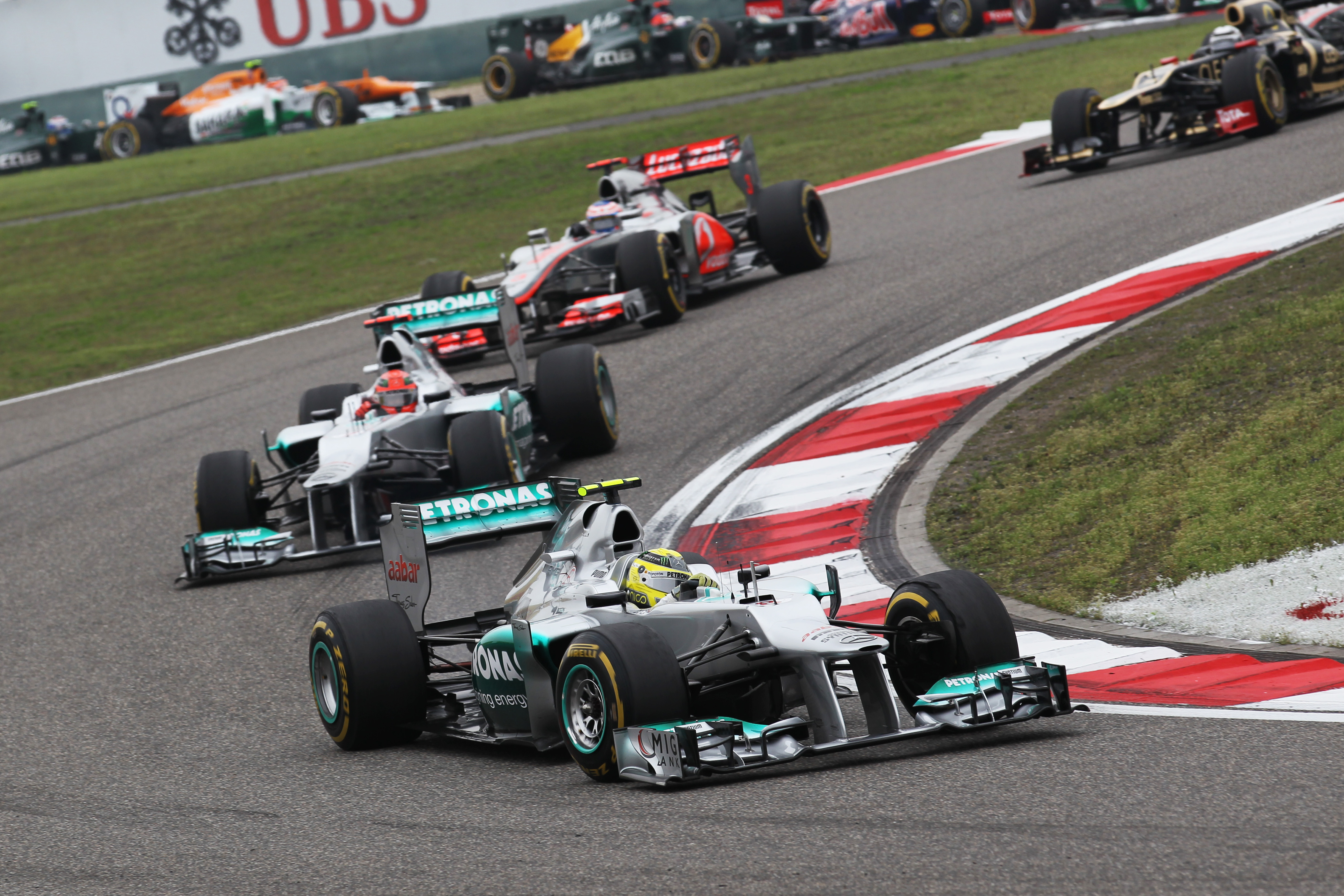 Race: Rosberg wint zijn eerste Grand Prix