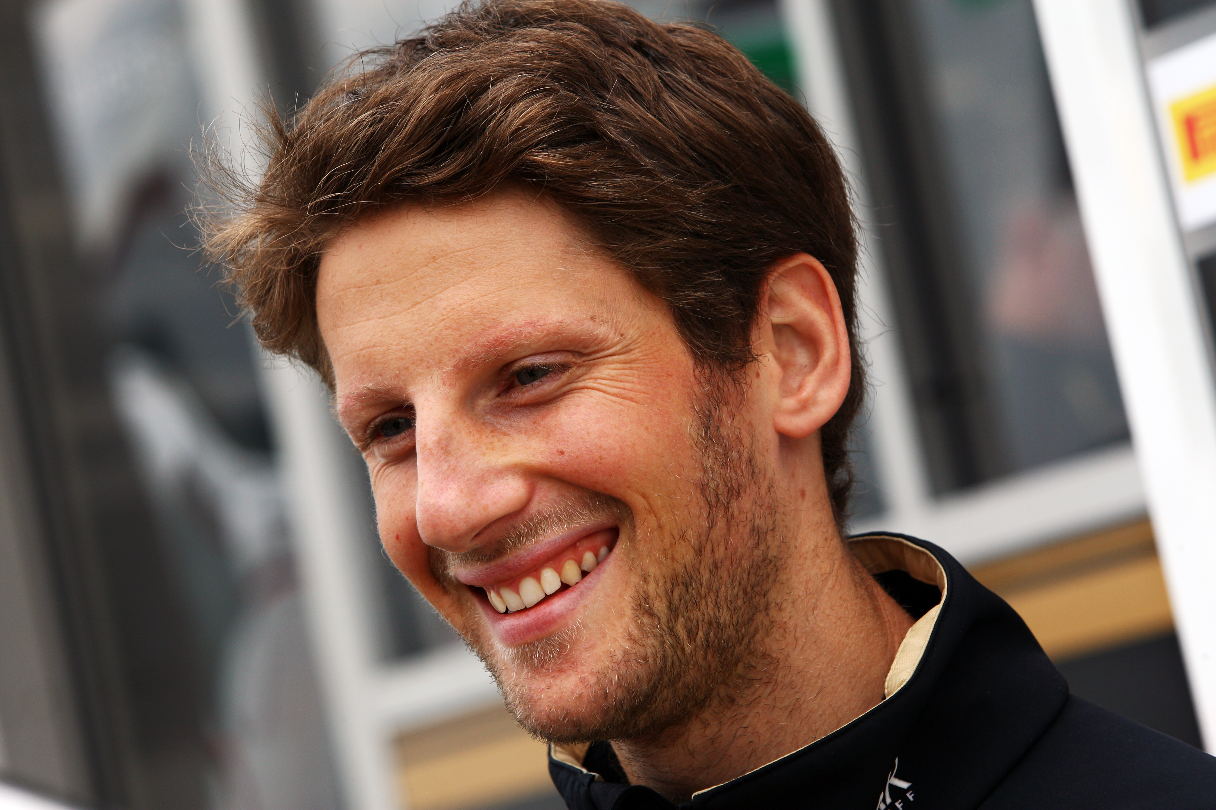 VT1: Grosjean snel op nat Silverstone