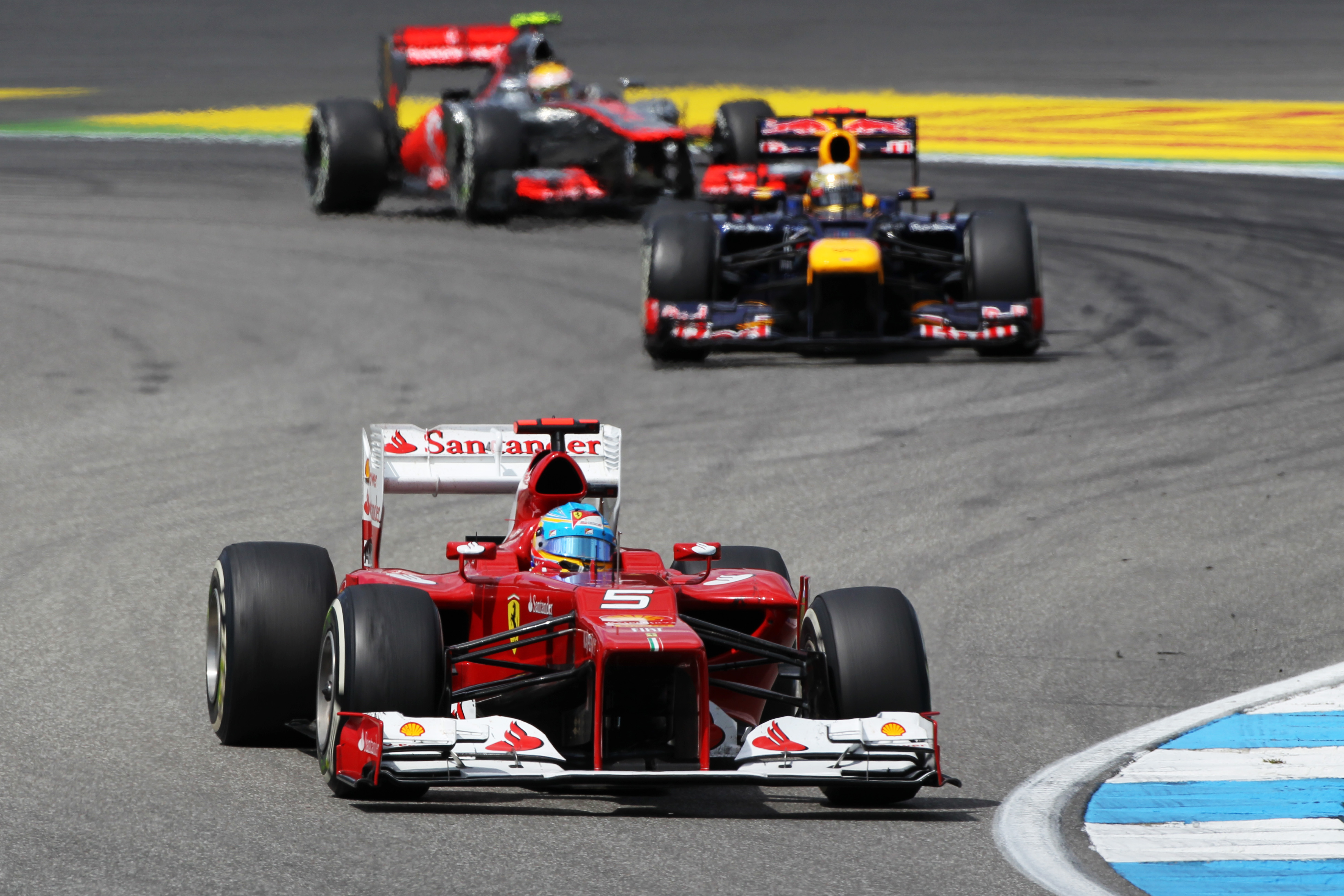 Alonso: ‘Hamilton en Vettel gevaarlijkste concurrenten’
