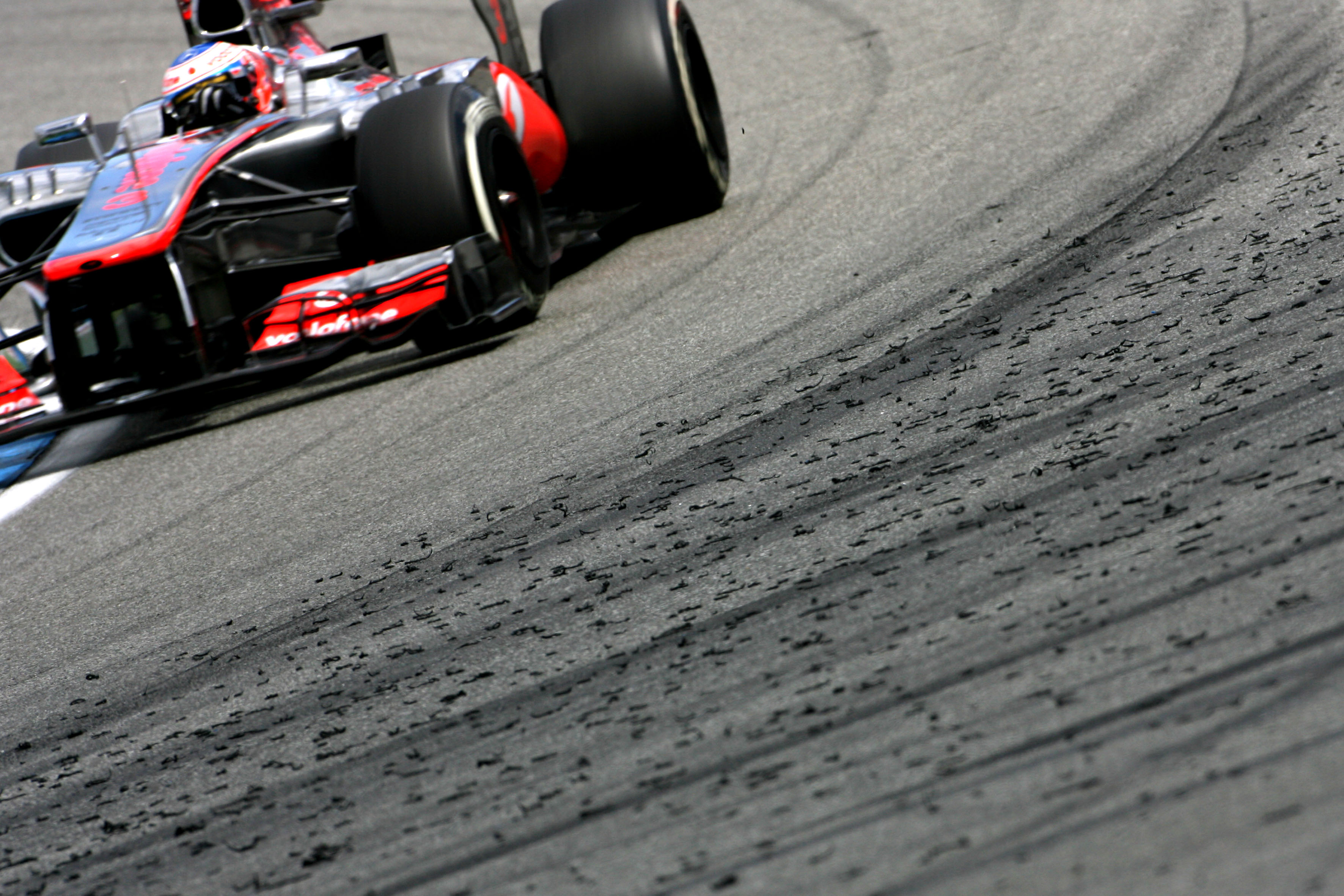 Mercedes-motor slecht voor Pirelli-rubber
