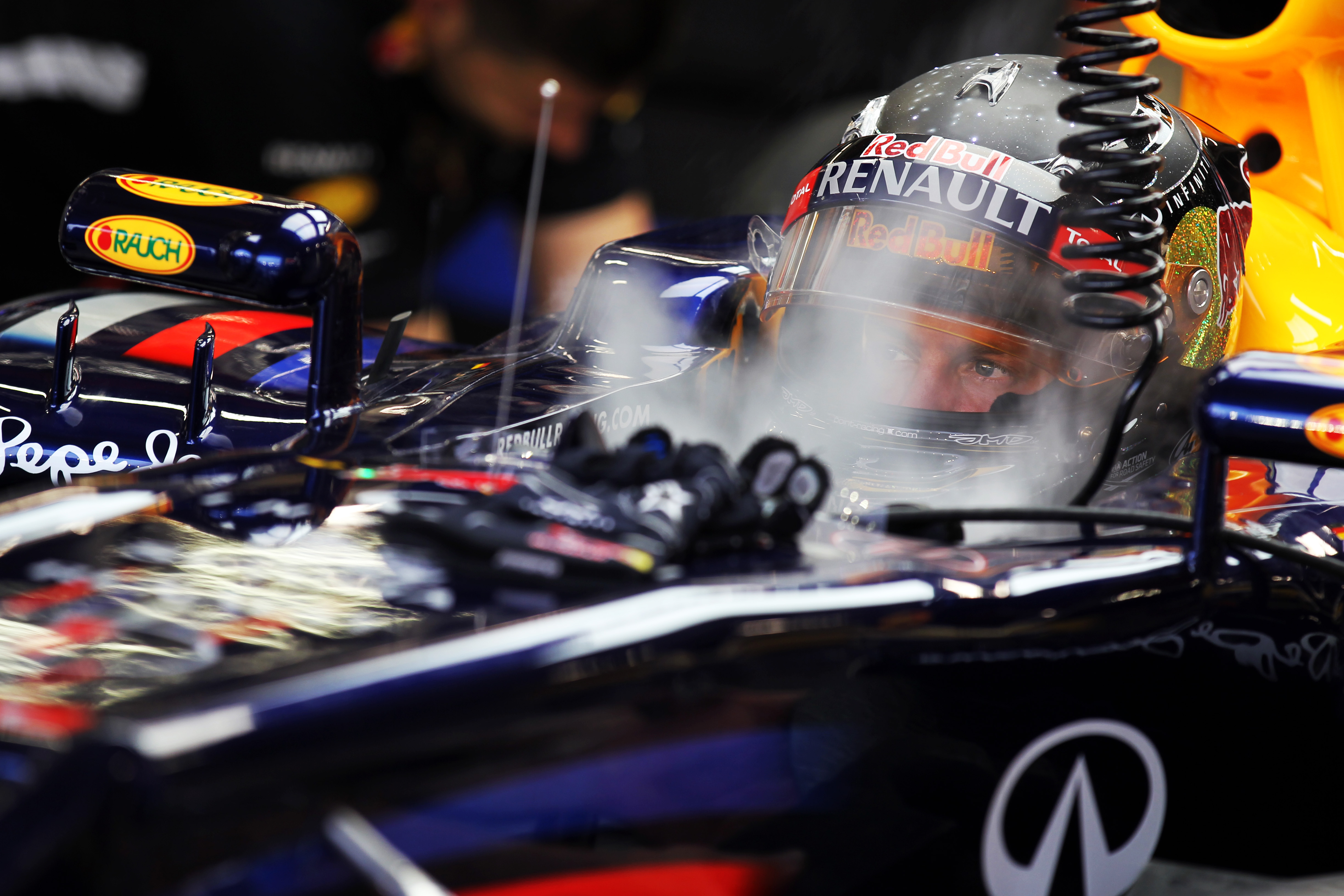 VT1: Vettel en Hamilton maken de dienst uit