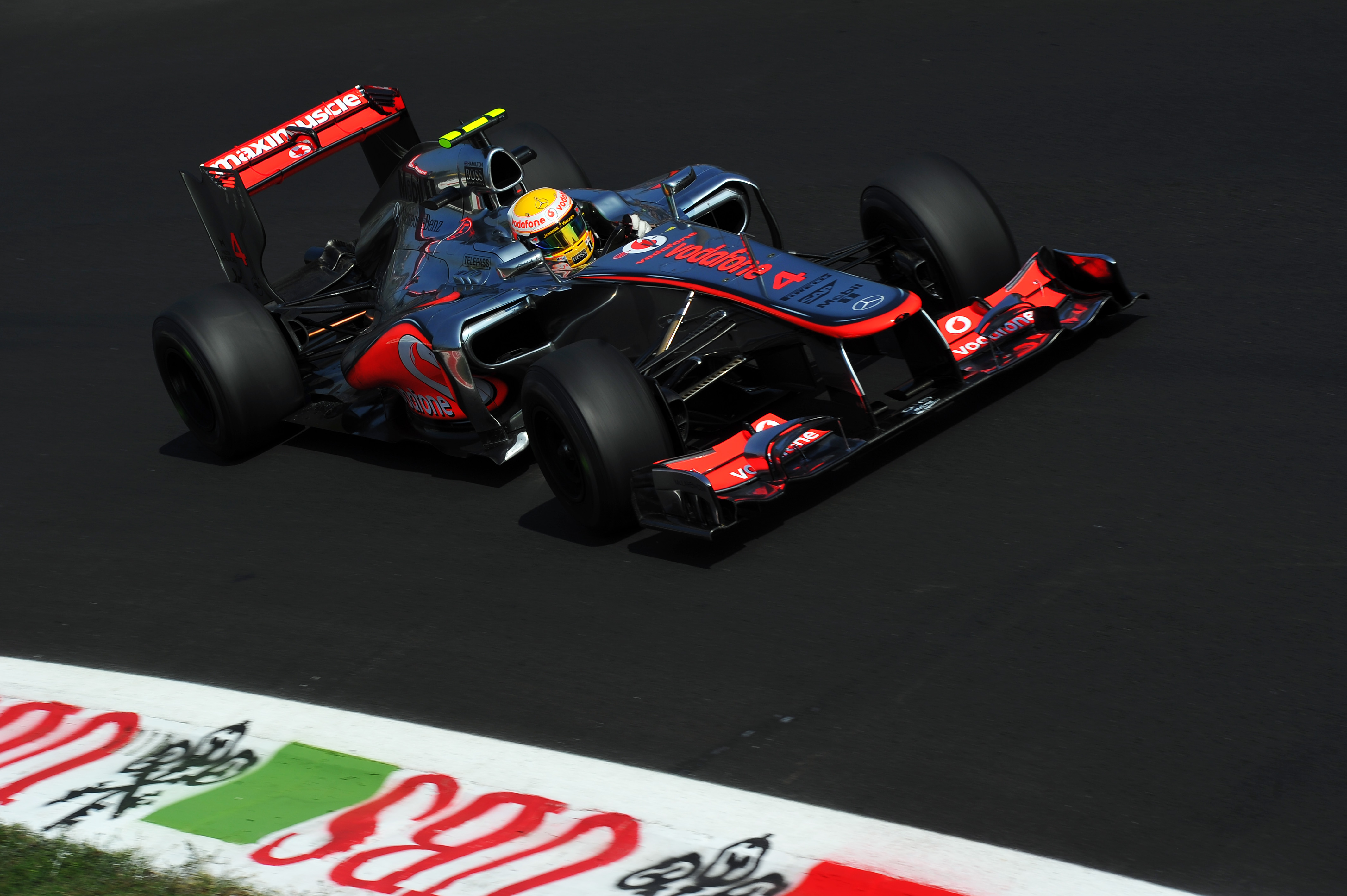VT3: Hamilton snelste, Vettel valt stil