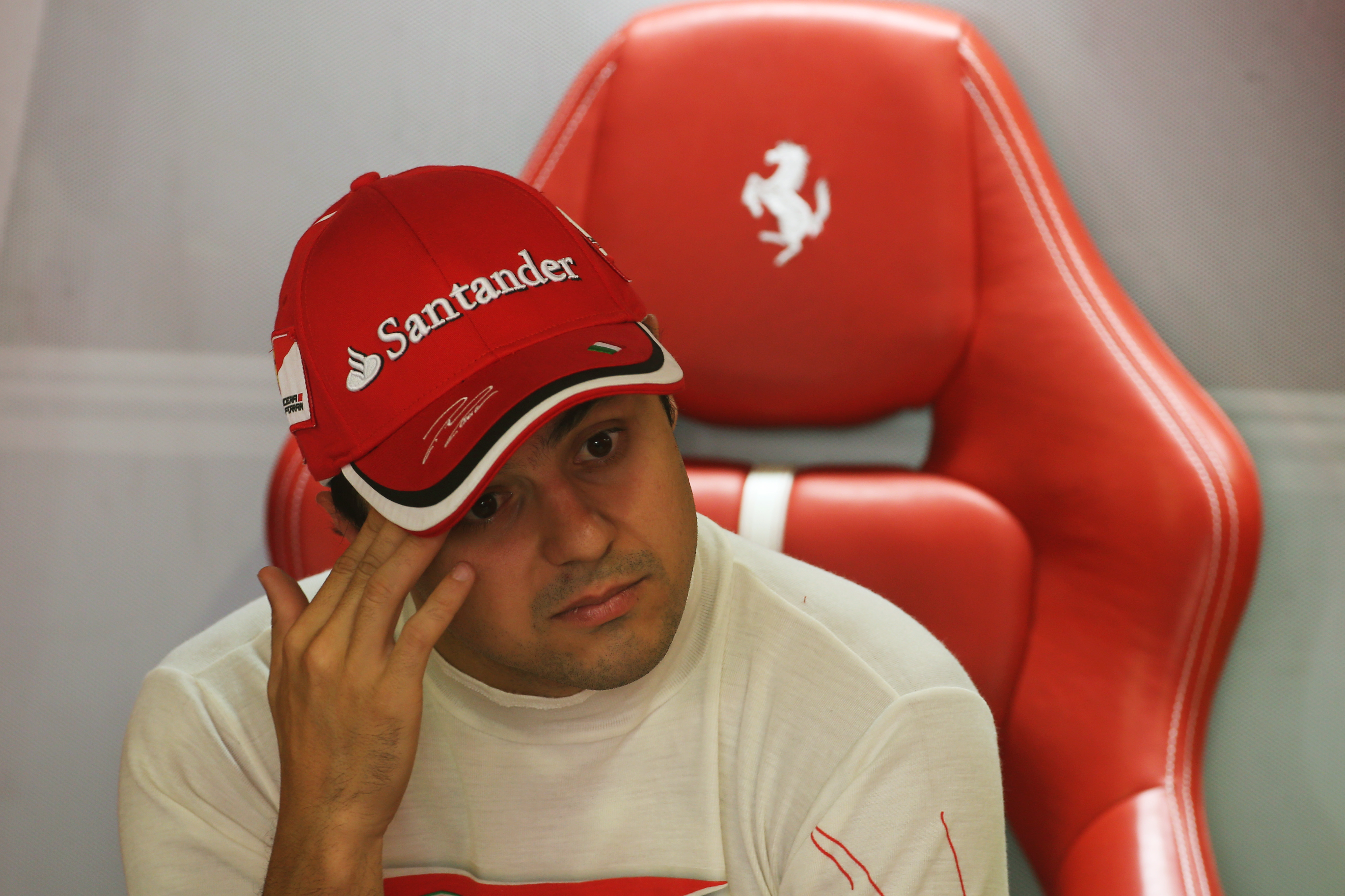 ‘Ferrari twijfelt tussen drie coureurs’