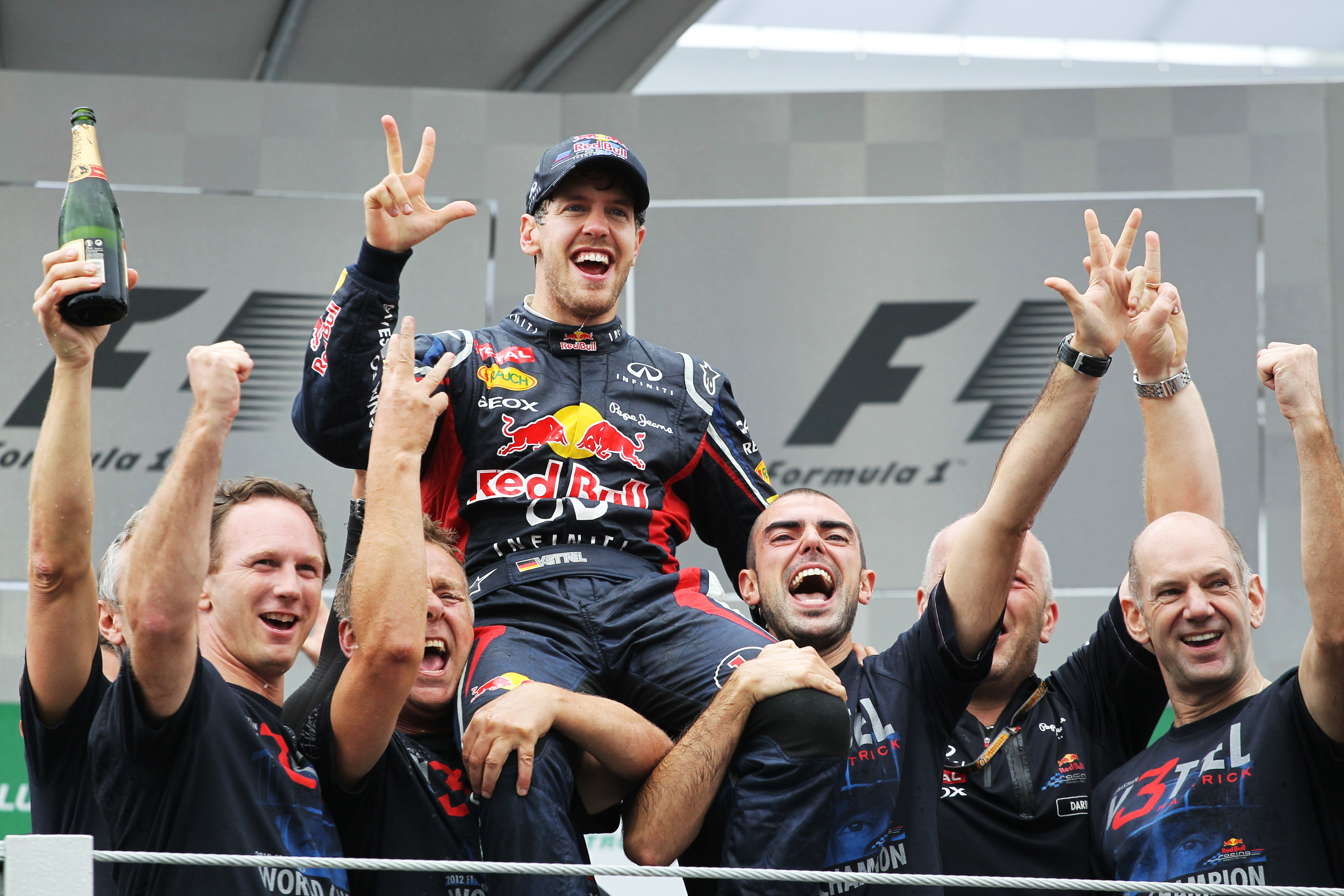 Race: Vettel pakt derde wereldtitel op rij