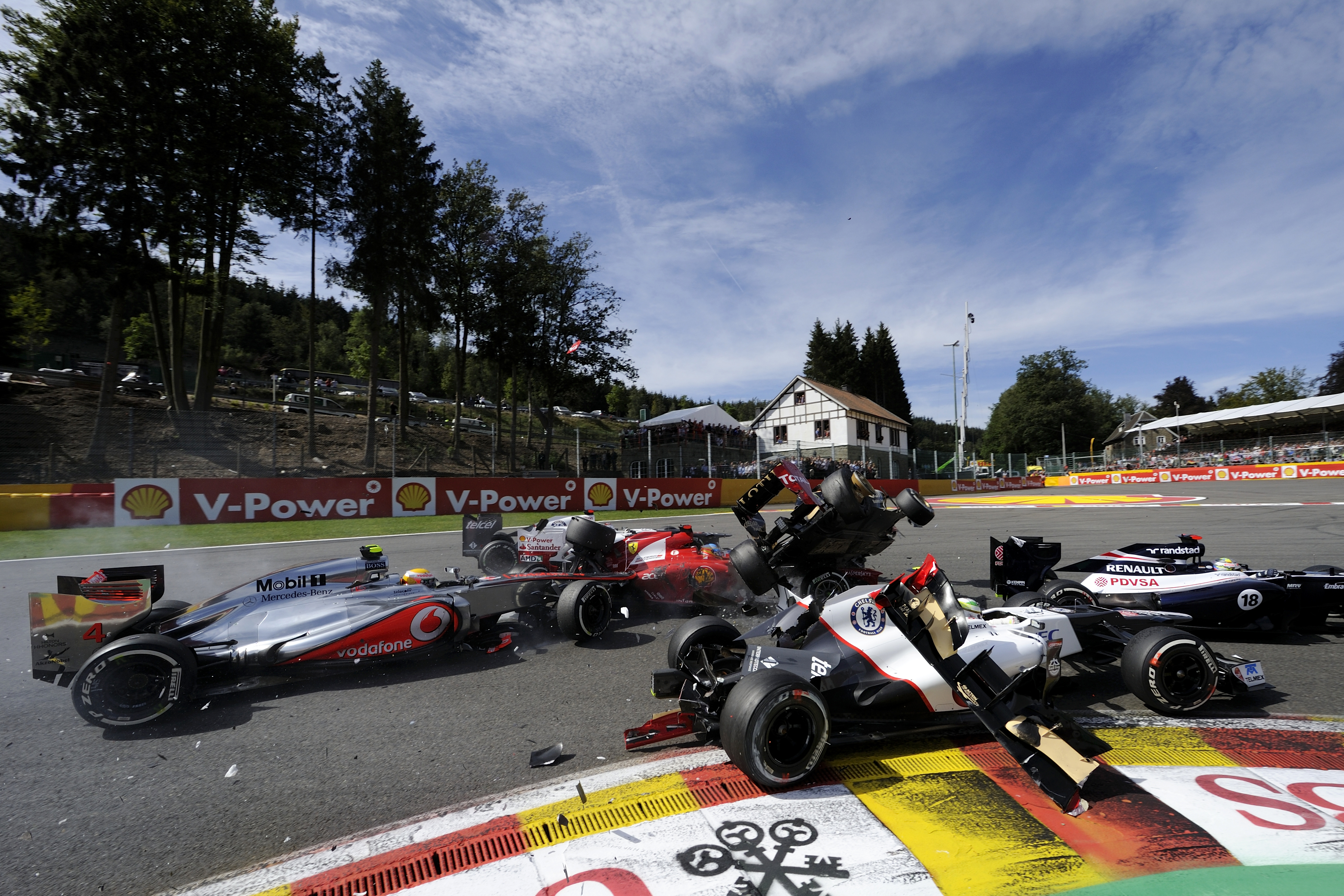 Foto van het jaar: startcrash in Spa-Francorchamps
