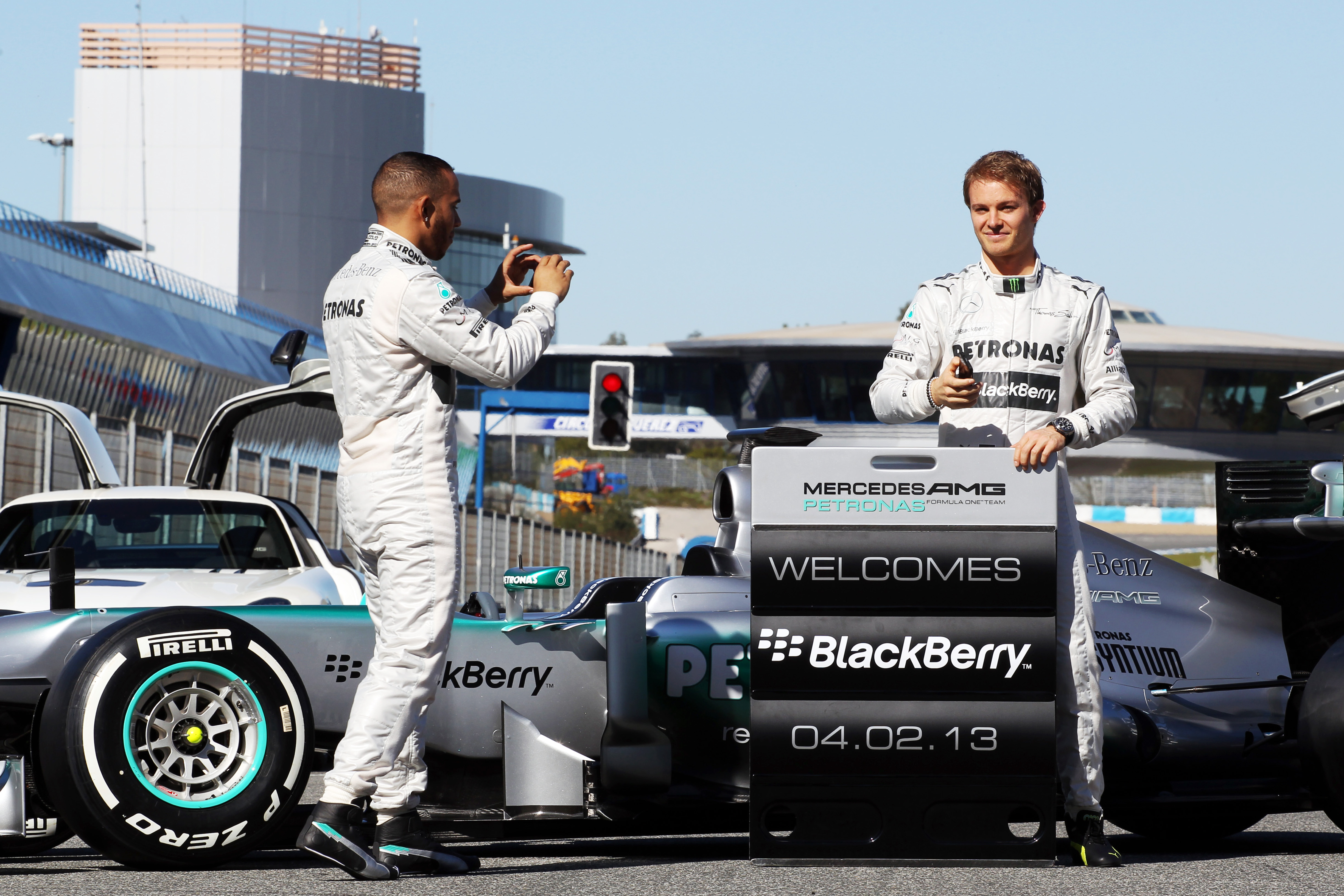 Live: Presentatie Mercedes F1 W04 op circuit Jerez