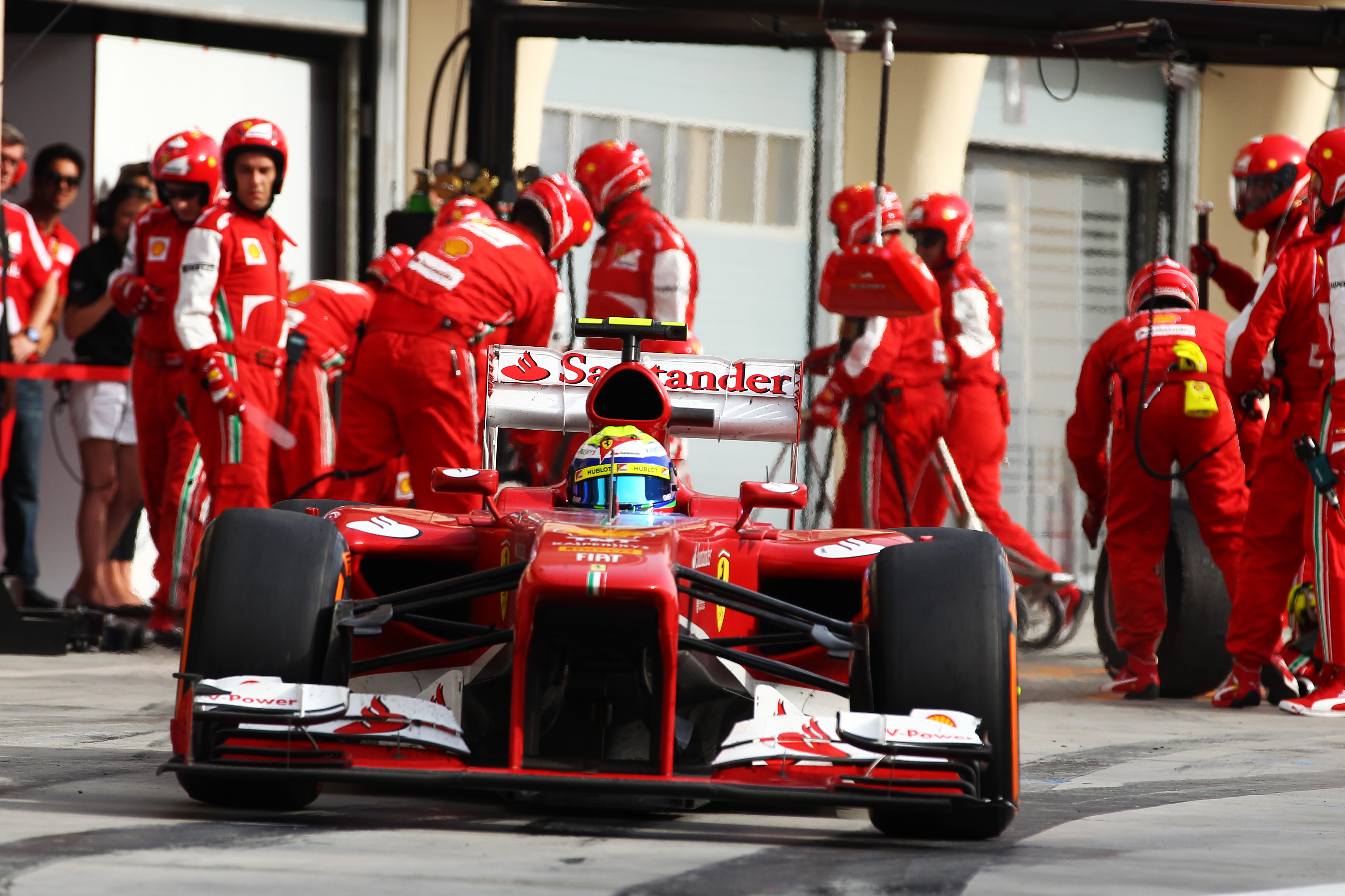 Pirelli: ‘Lekke banden Massa niet door slijtage’