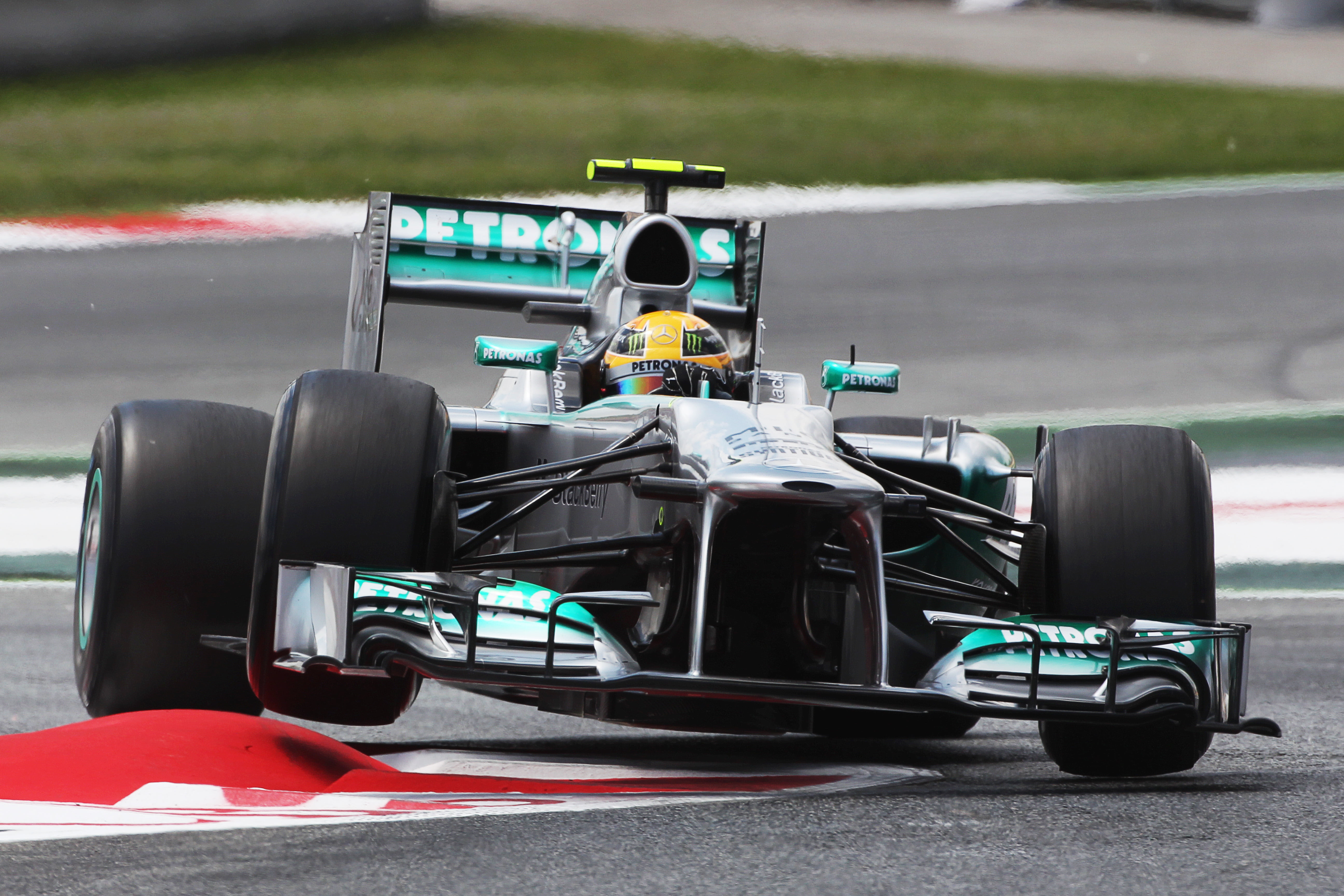 Hamilton ondanks P2 niet gelukkig met auto