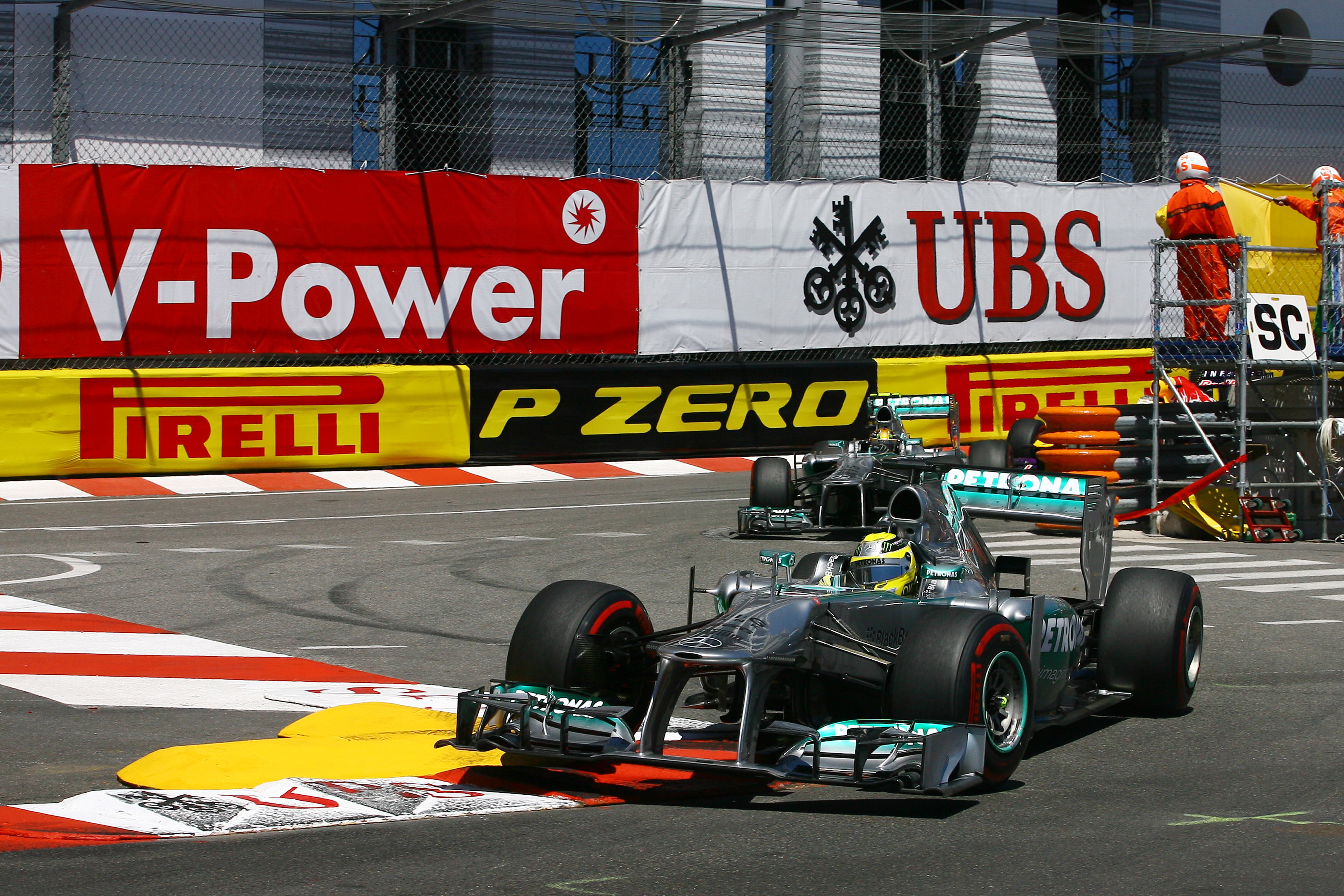 Rel om bandentest Mercedes houdt aan