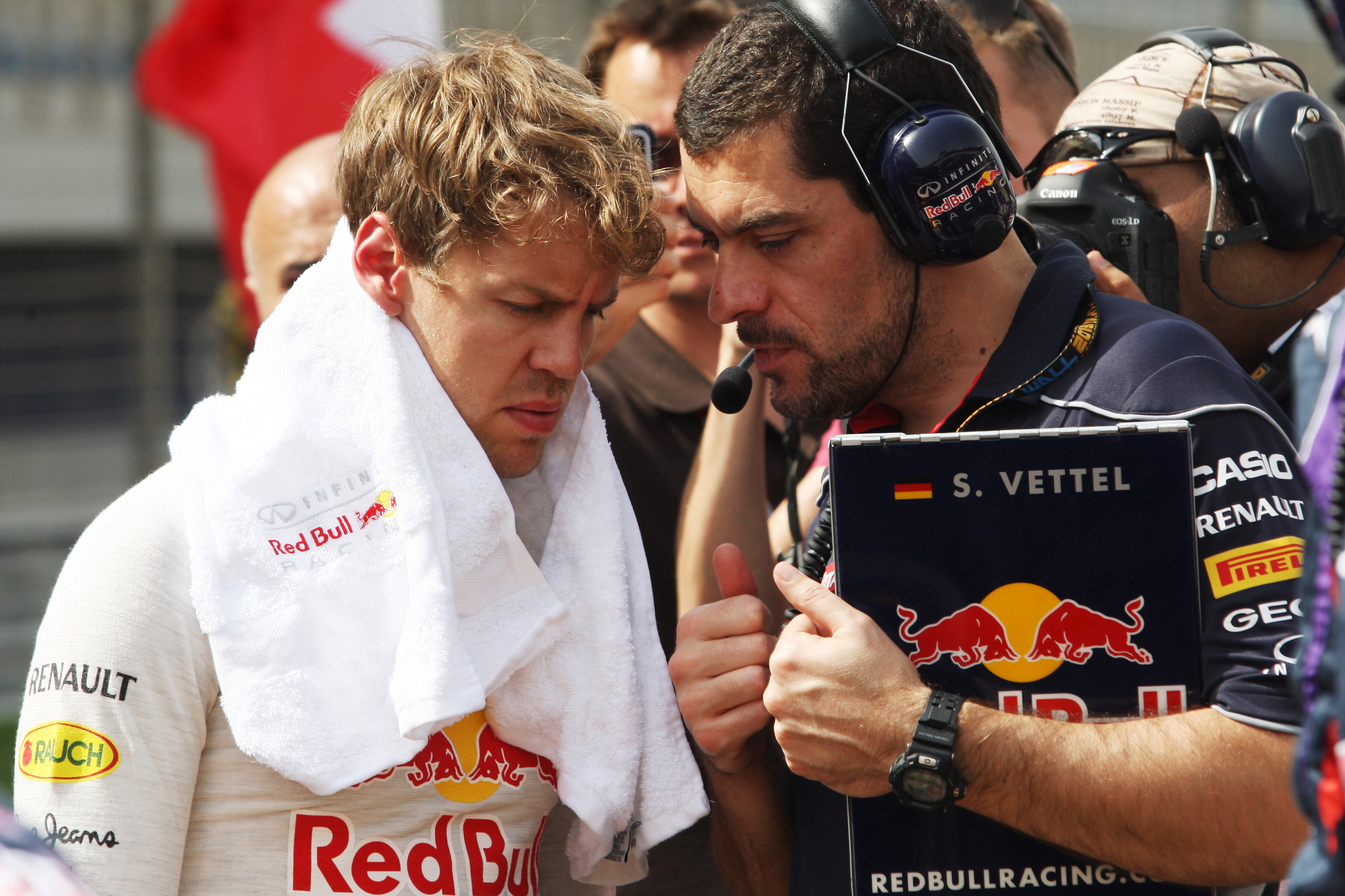 Video: Vettel en engineer ruilen van plaats