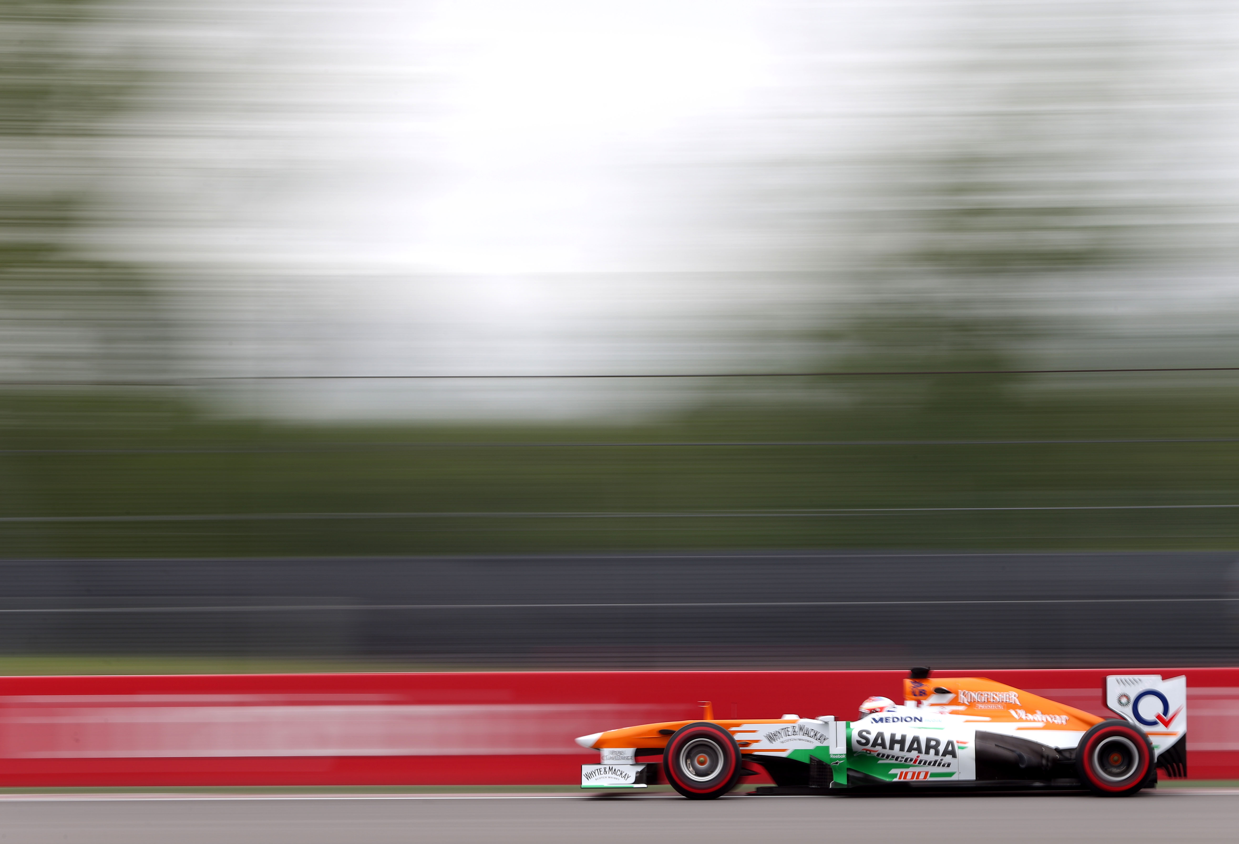 Force India begint honderdste raceweekend goed