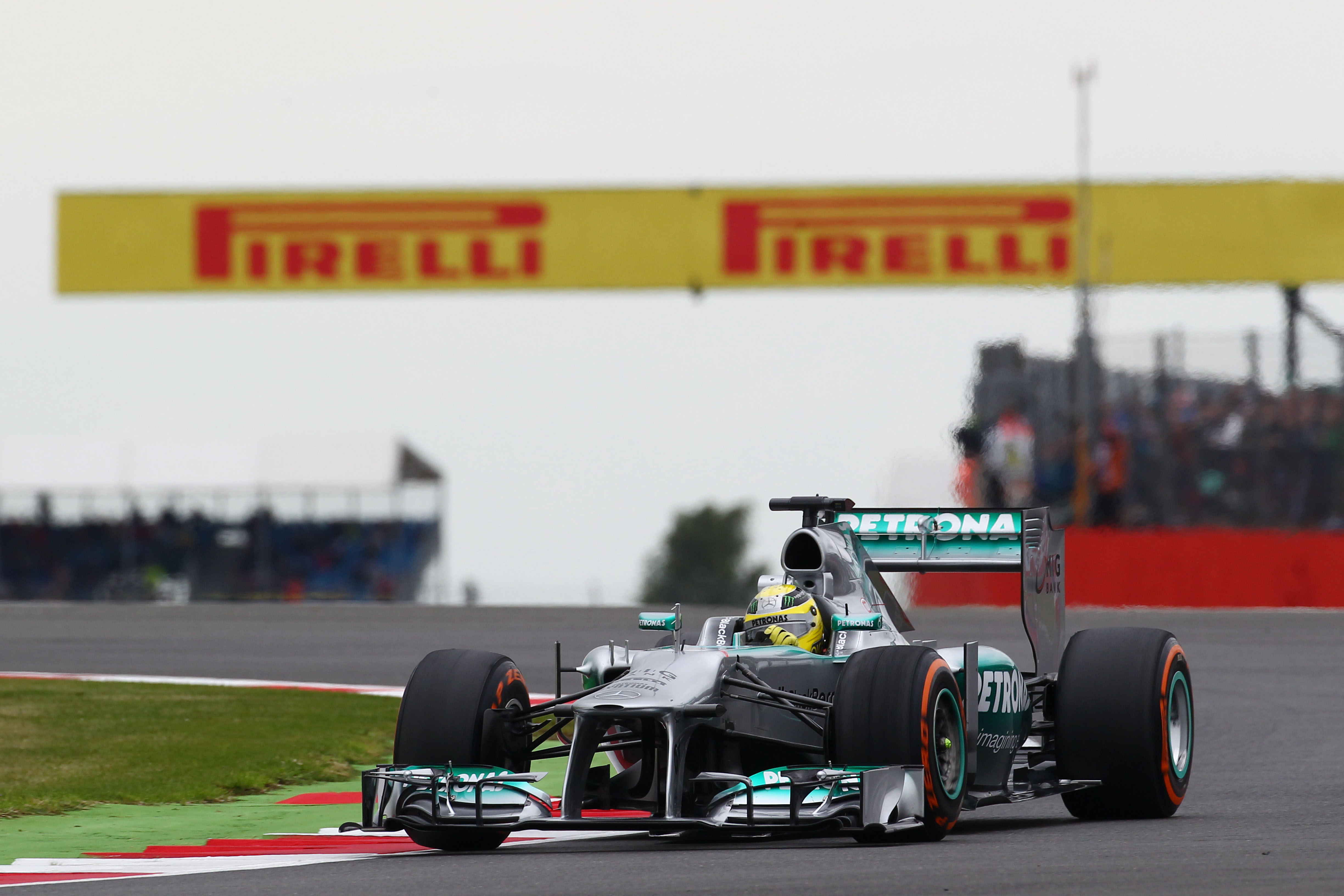 VT3: Mercedes domineert derde vrije training Silverstone