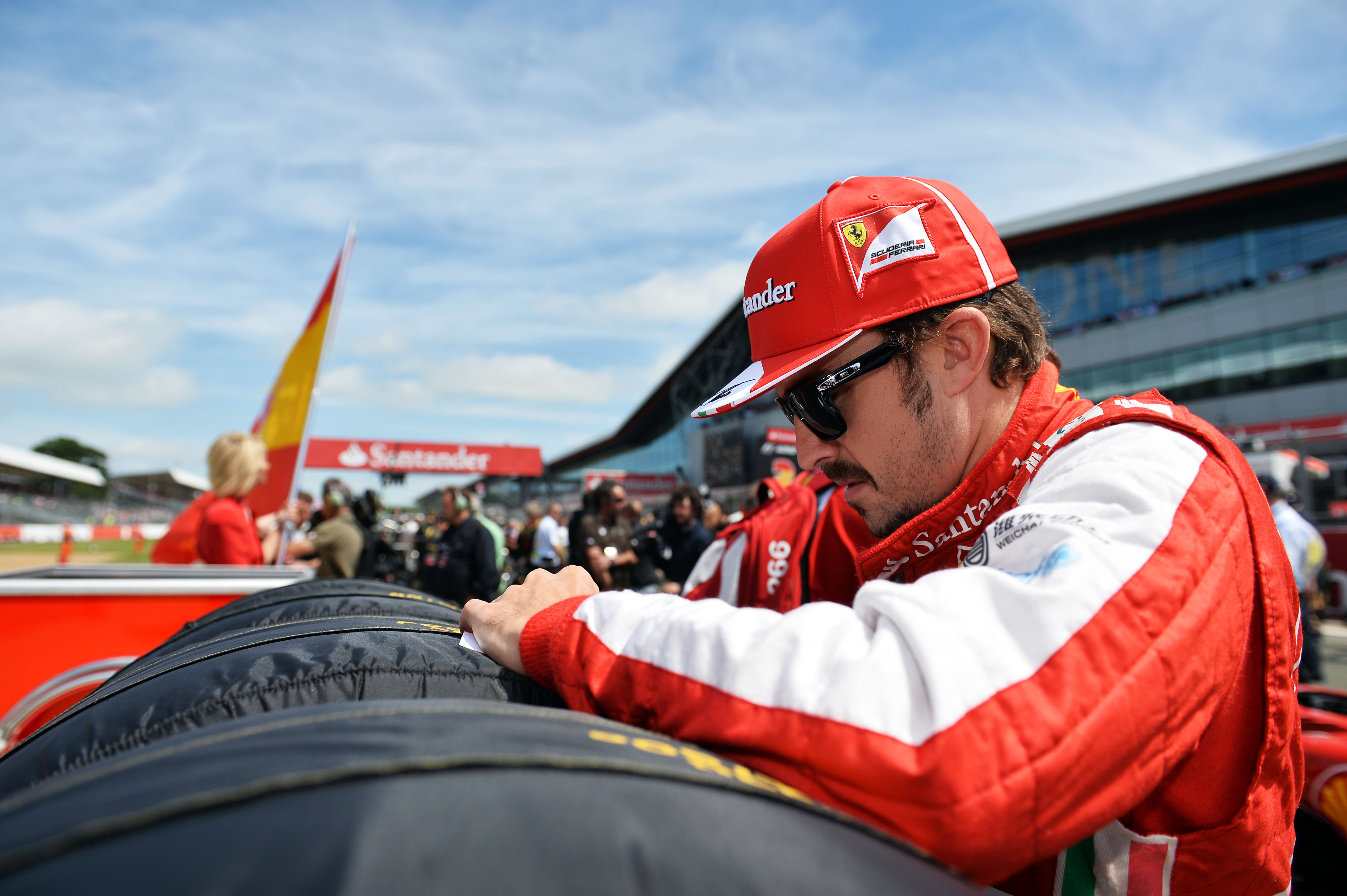Alonso: ‘We moeten Pirelli het vertrouwen geven’