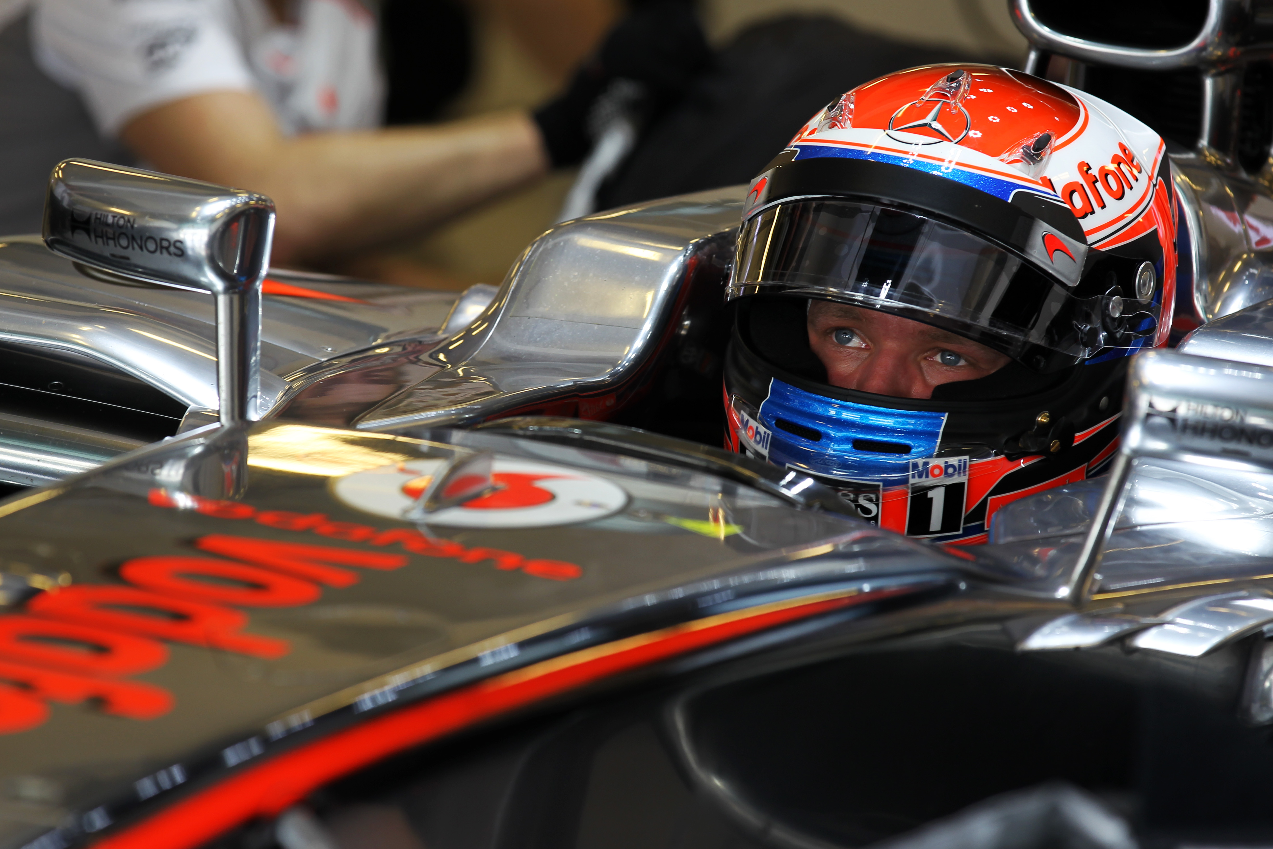 McLaren stuurt testcoureurs de baan op