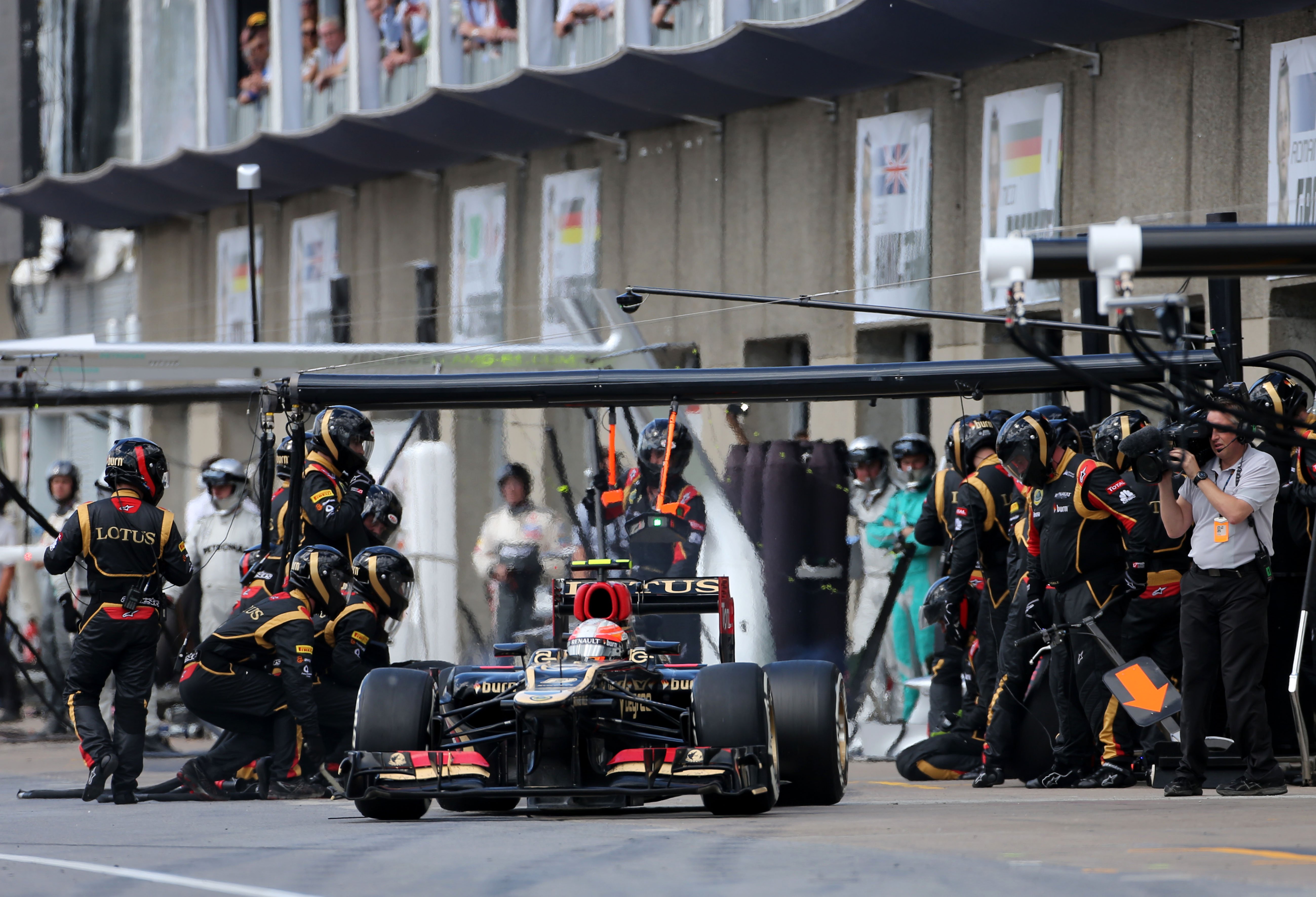 Teams spreken over minimum tijd pitstop