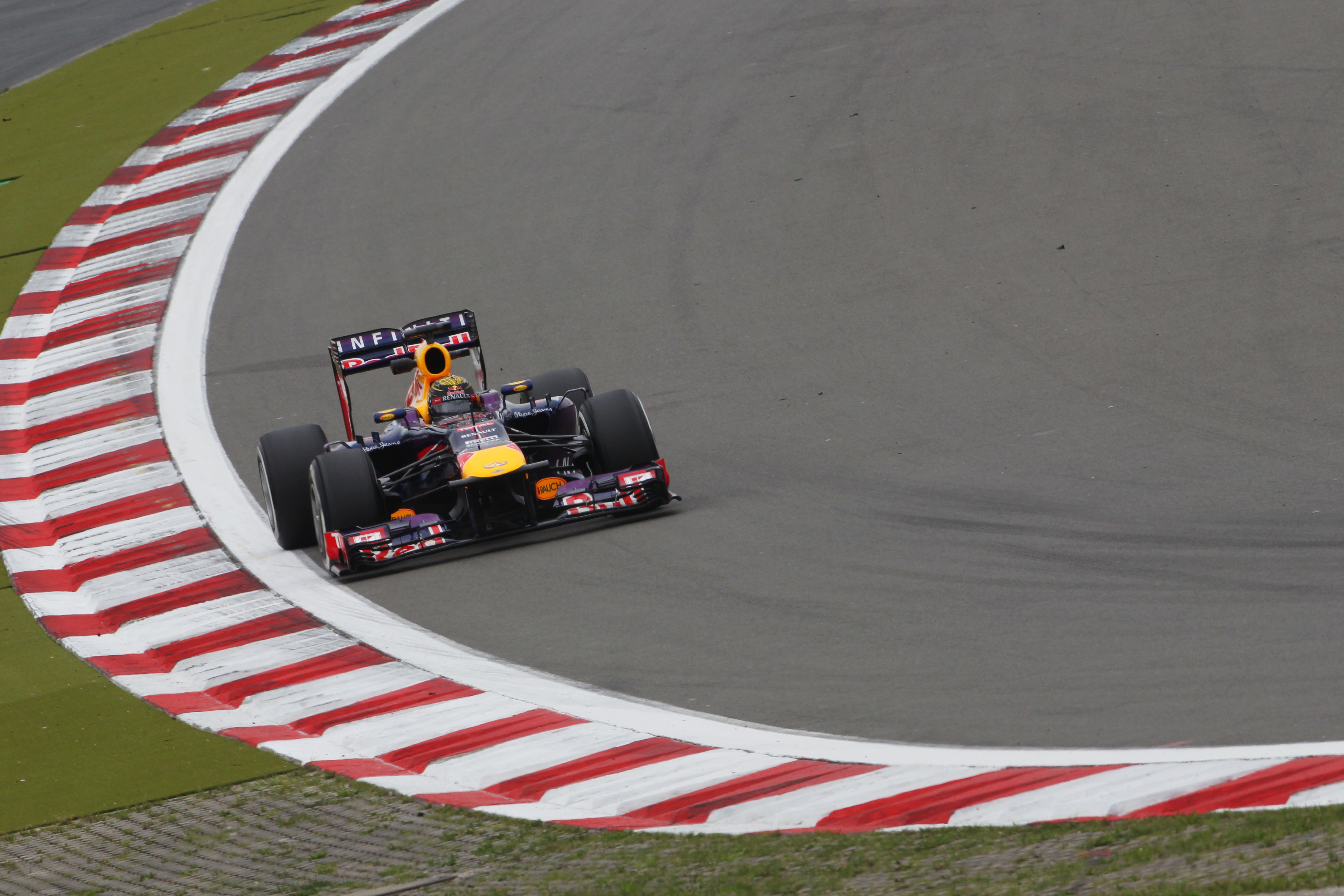 VT3: Vettel ruimschoots het snelst
