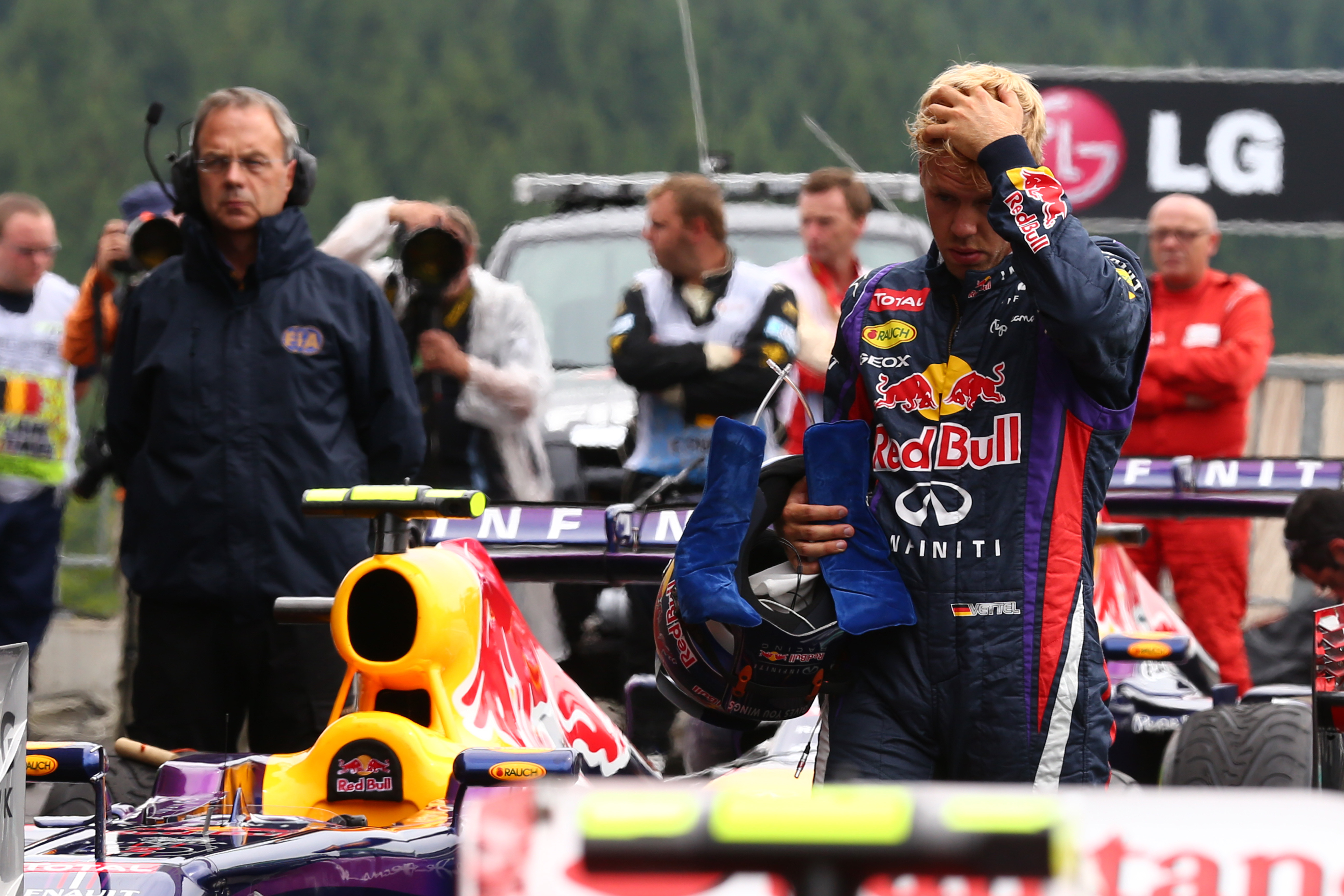 Vettel: ‘Ik zag Lewis dichterbij komen’