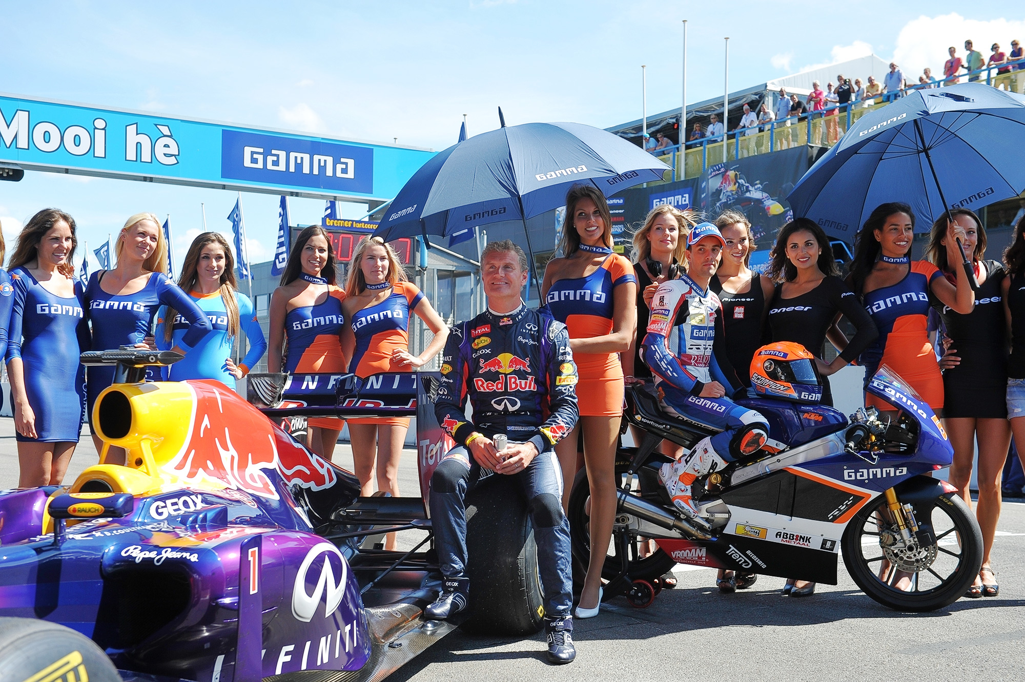 Coulthard zorgt voor bezoekersrecord op Gamma Racing Day