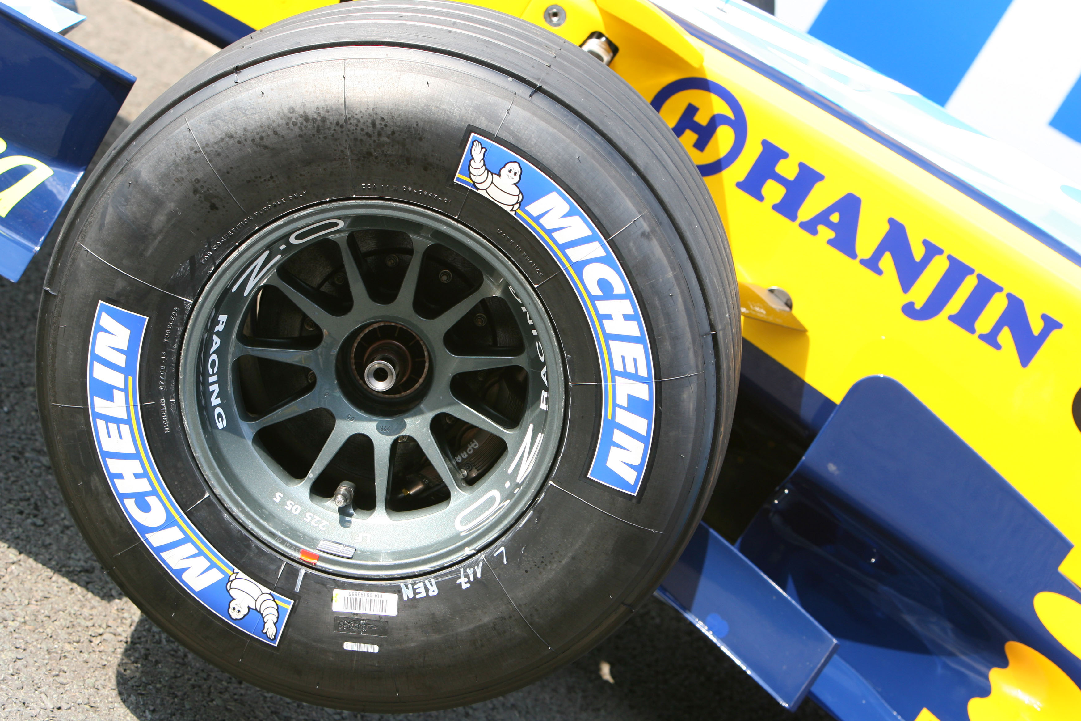 Michelin Bandenoorlog Bridgestone 2005
