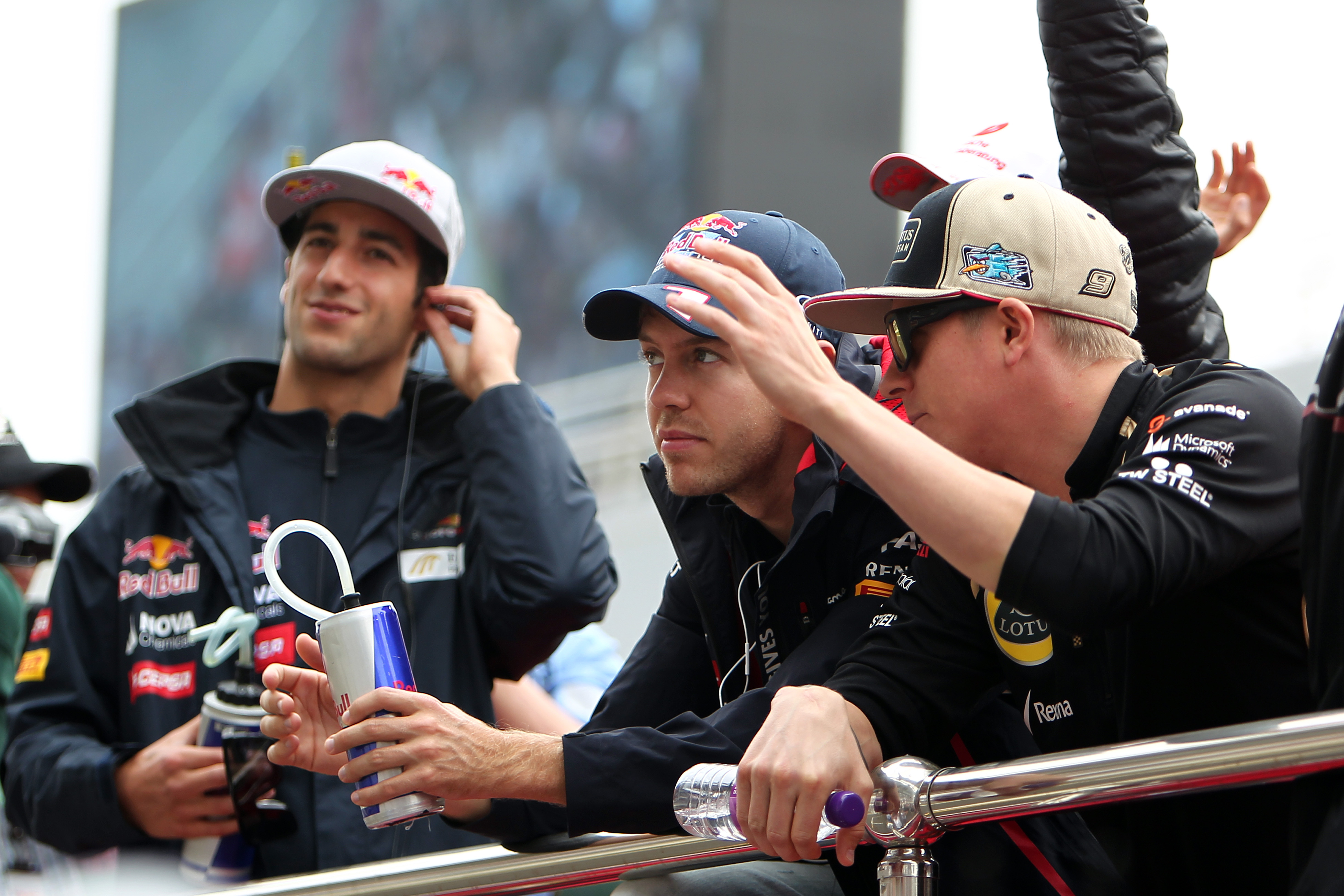 Horner: ‘Vettel heeft geen voorkeur tussen Räikkönen of Ricciardo’
