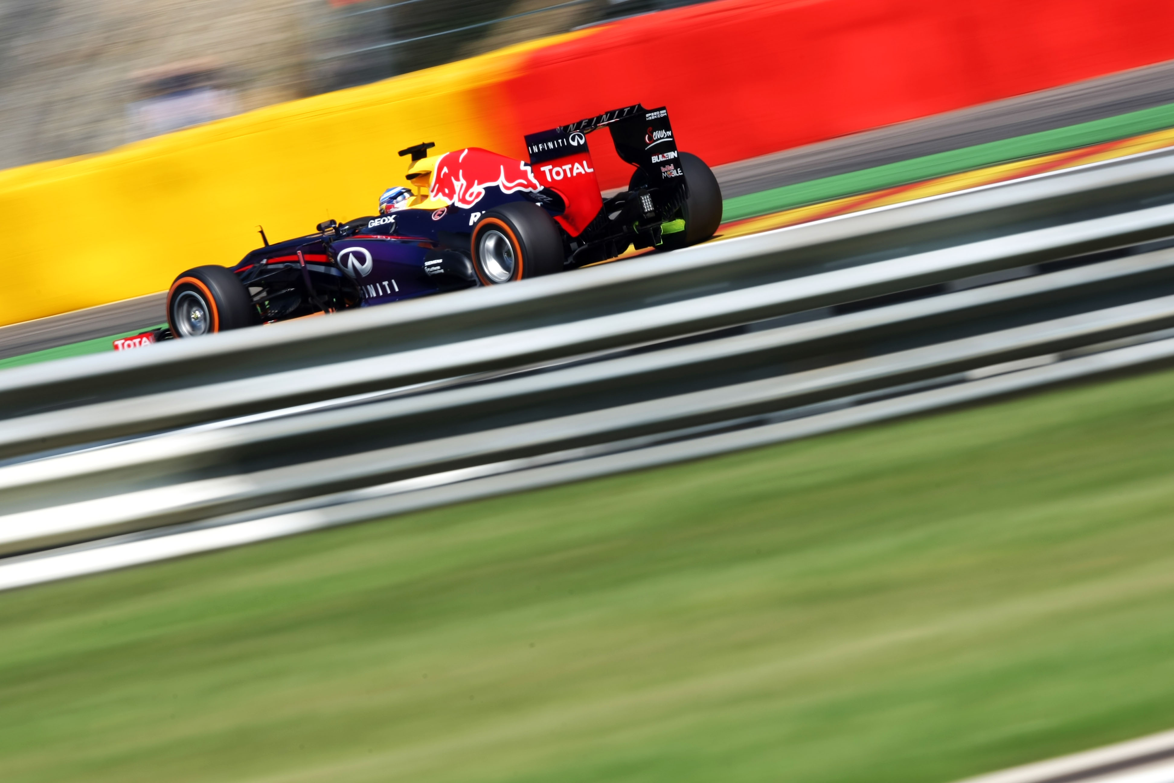 VT3: Sebastian Vettel opnieuw het snelst