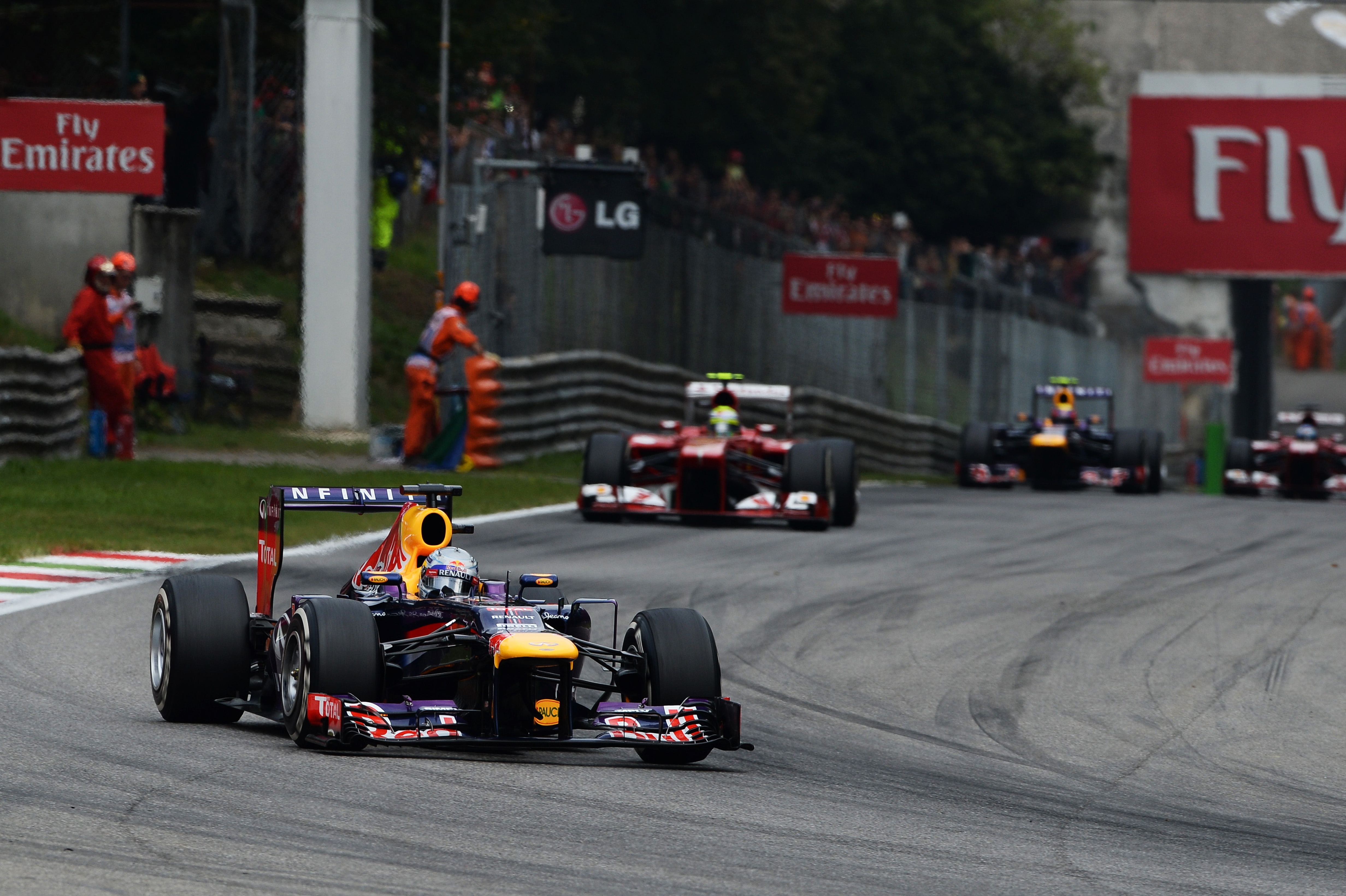 Race: Vettel blijft de F1 ook op Monza domineren